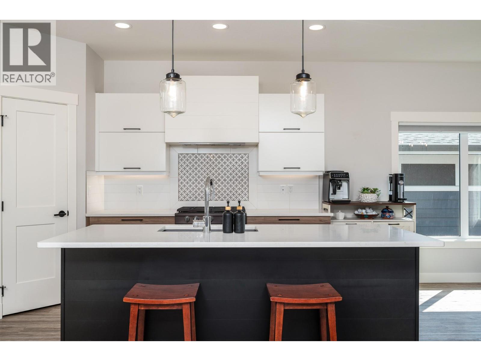 5112 Turtle Pond Court, Vernon, British Columbia  V1T 9W2 - Photo 4 - 10399728