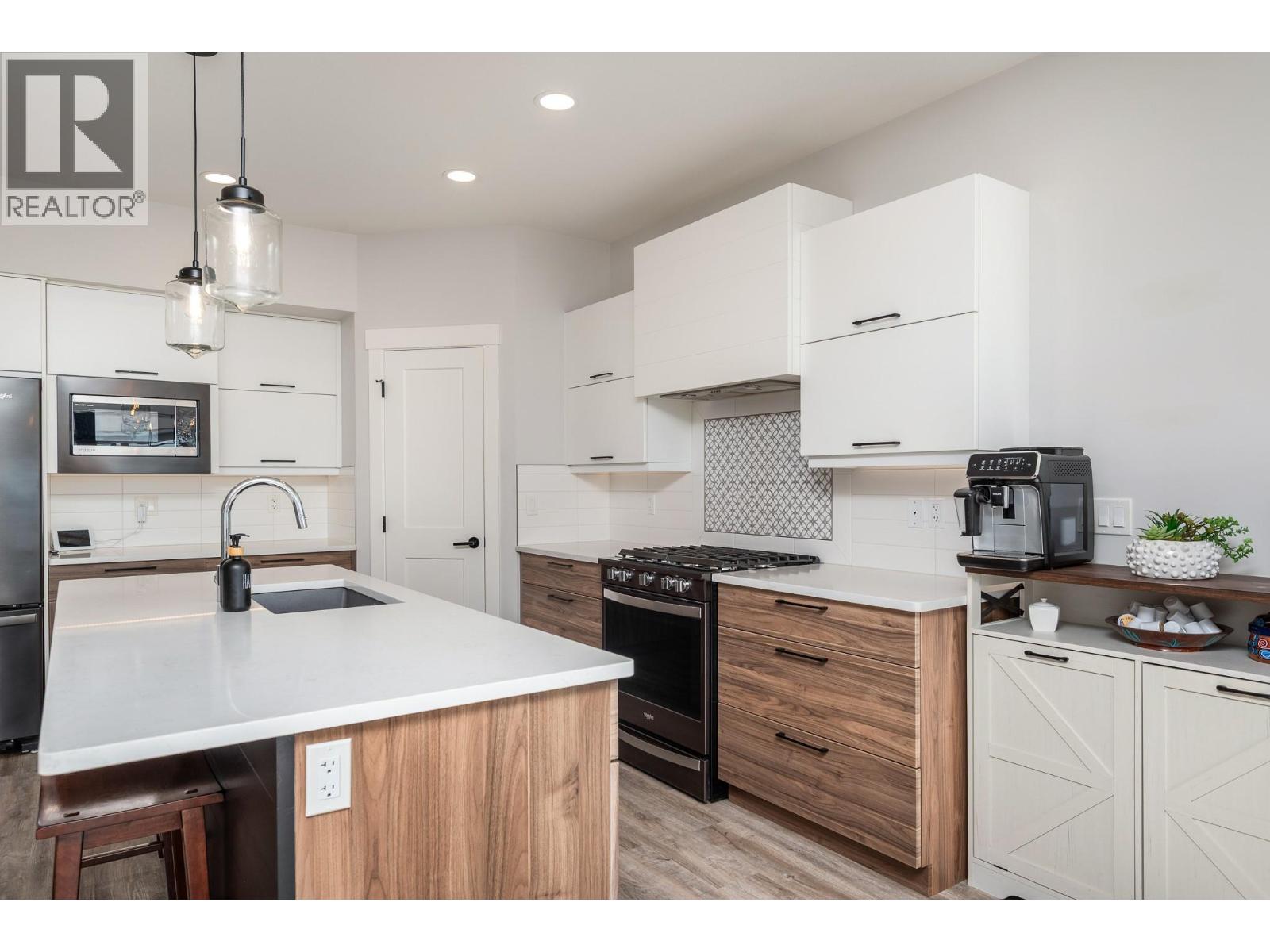 5112 Turtle Pond Court, Vernon, British Columbia  V1T 9W2 - Photo 6 - 10399728