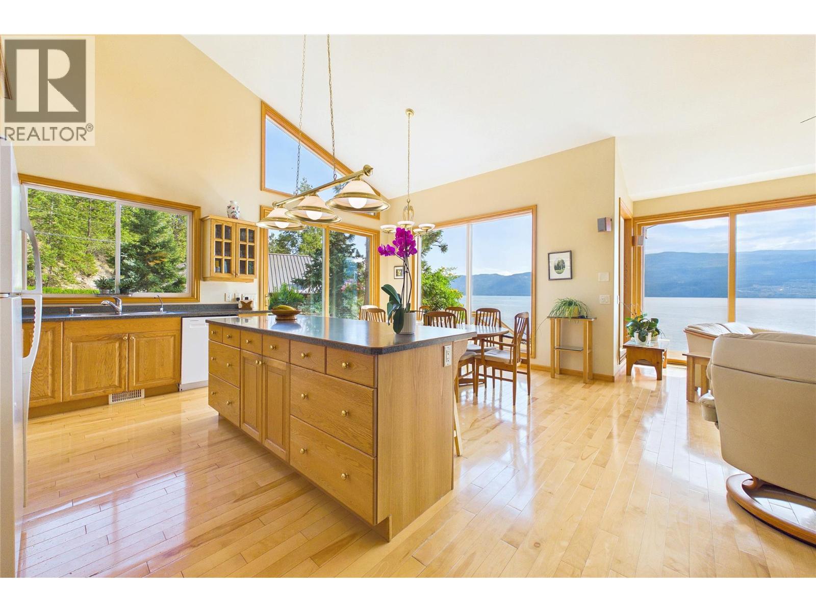 17538 Coral Beach Road, Lake Country, British Columbia  V4V 1C1 - Photo 11 - 10399419