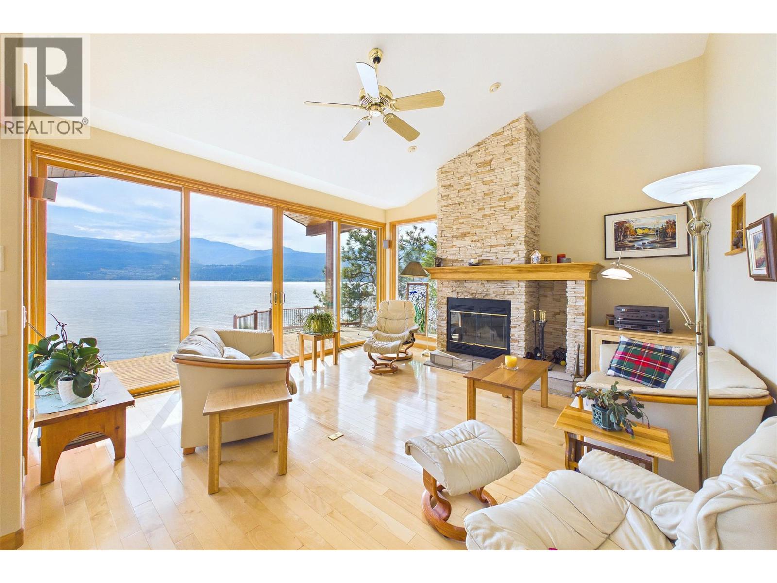 17538 Coral Beach Road, Lake Country, British Columbia  V4V 1C1 - Photo 9 - 10399419