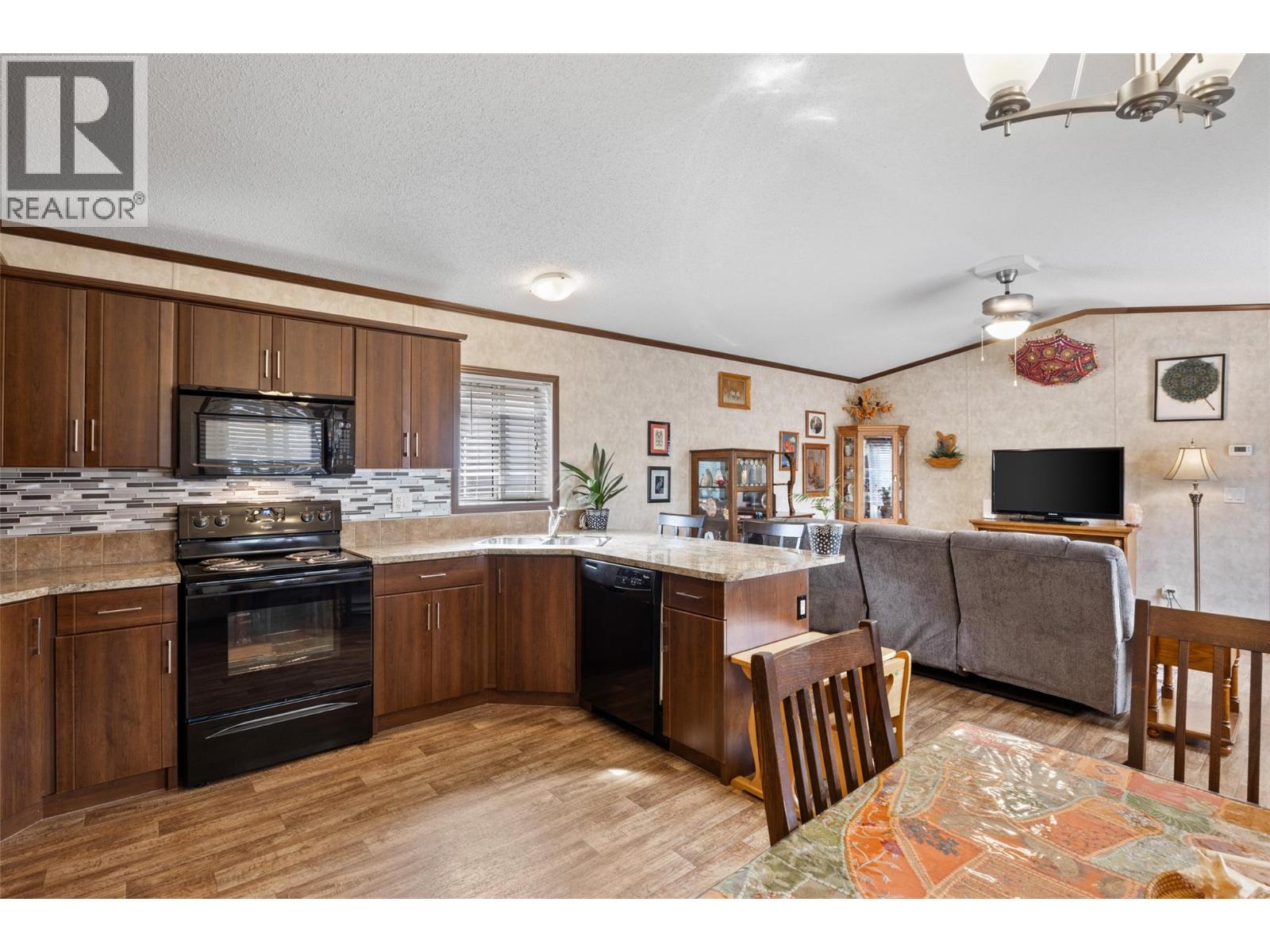 7805 Dallas Drive Unit# 27, Kamloops, British Columbia  V2C 0E5 - Photo 6 - 10399165