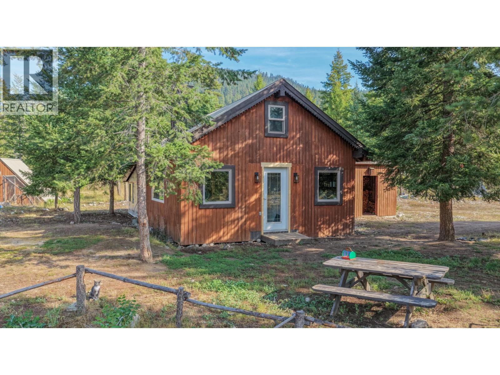 180 Selkirk View Road, Edgewood, British Columbia  V0G 1J0 - Photo 1 - 10398871
