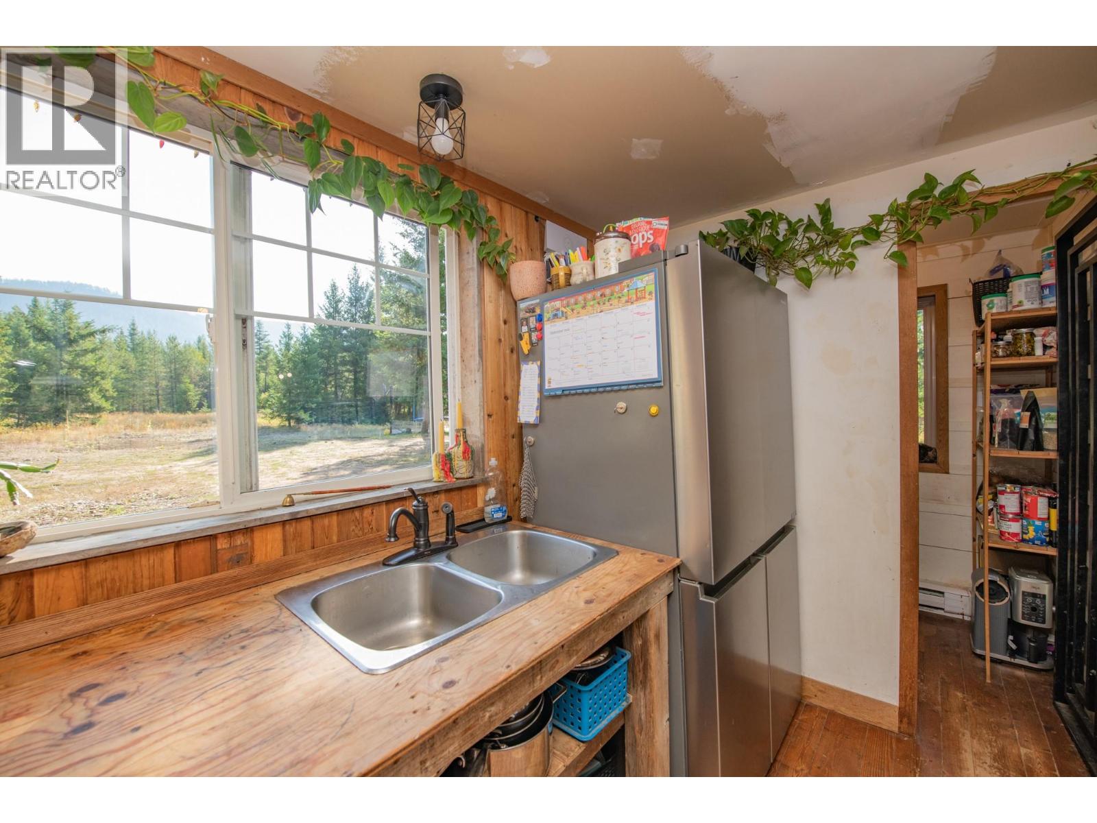 180 Selkirk View Road, Edgewood, British Columbia  V0G 1J0 - Photo 10 - 10398871