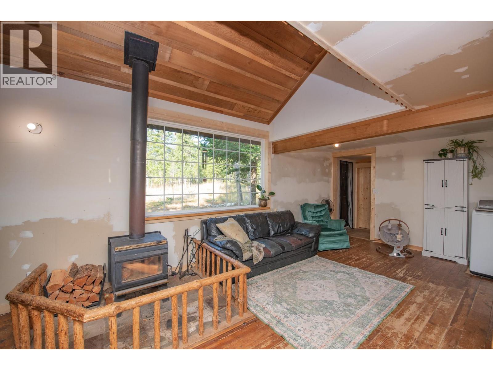 180 Selkirk View Road, Edgewood, British Columbia  V0G 1J0 - Photo 13 - 10398871