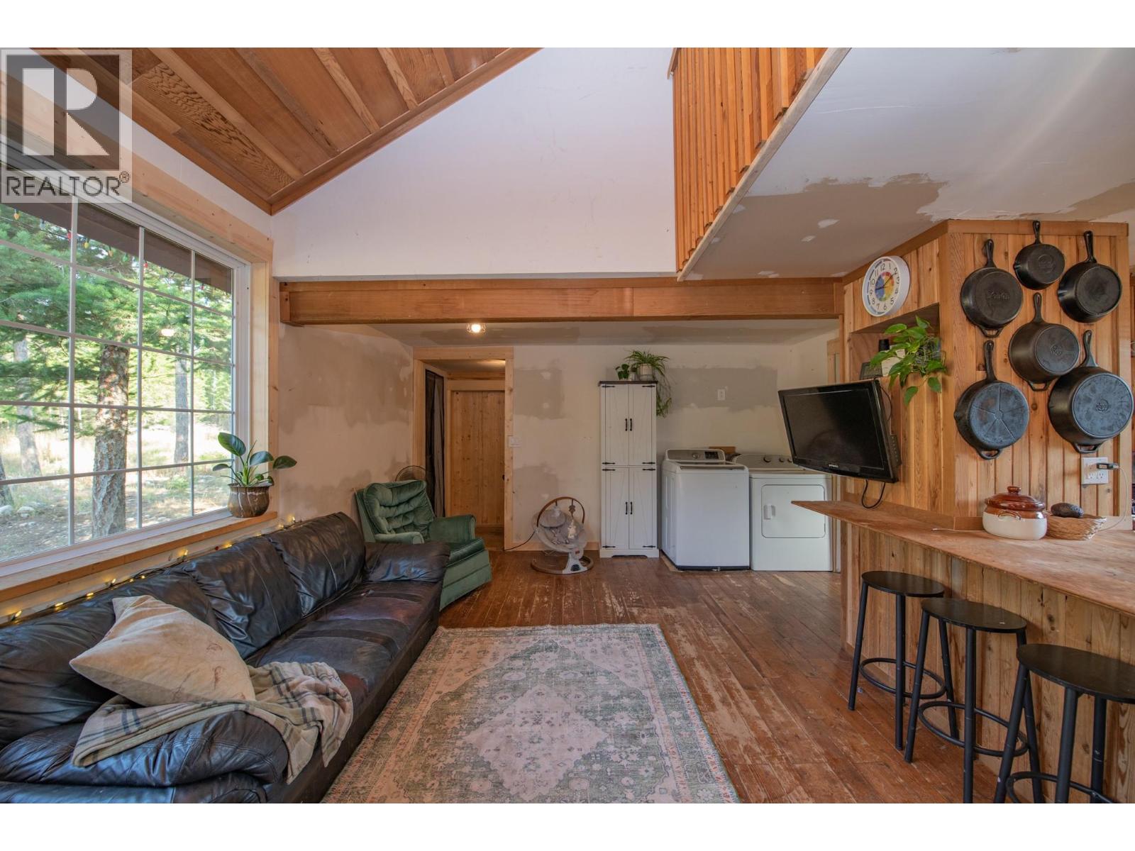 180 Selkirk View Road, Edgewood, British Columbia  V0G 1J0 - Photo 14 - 10398871