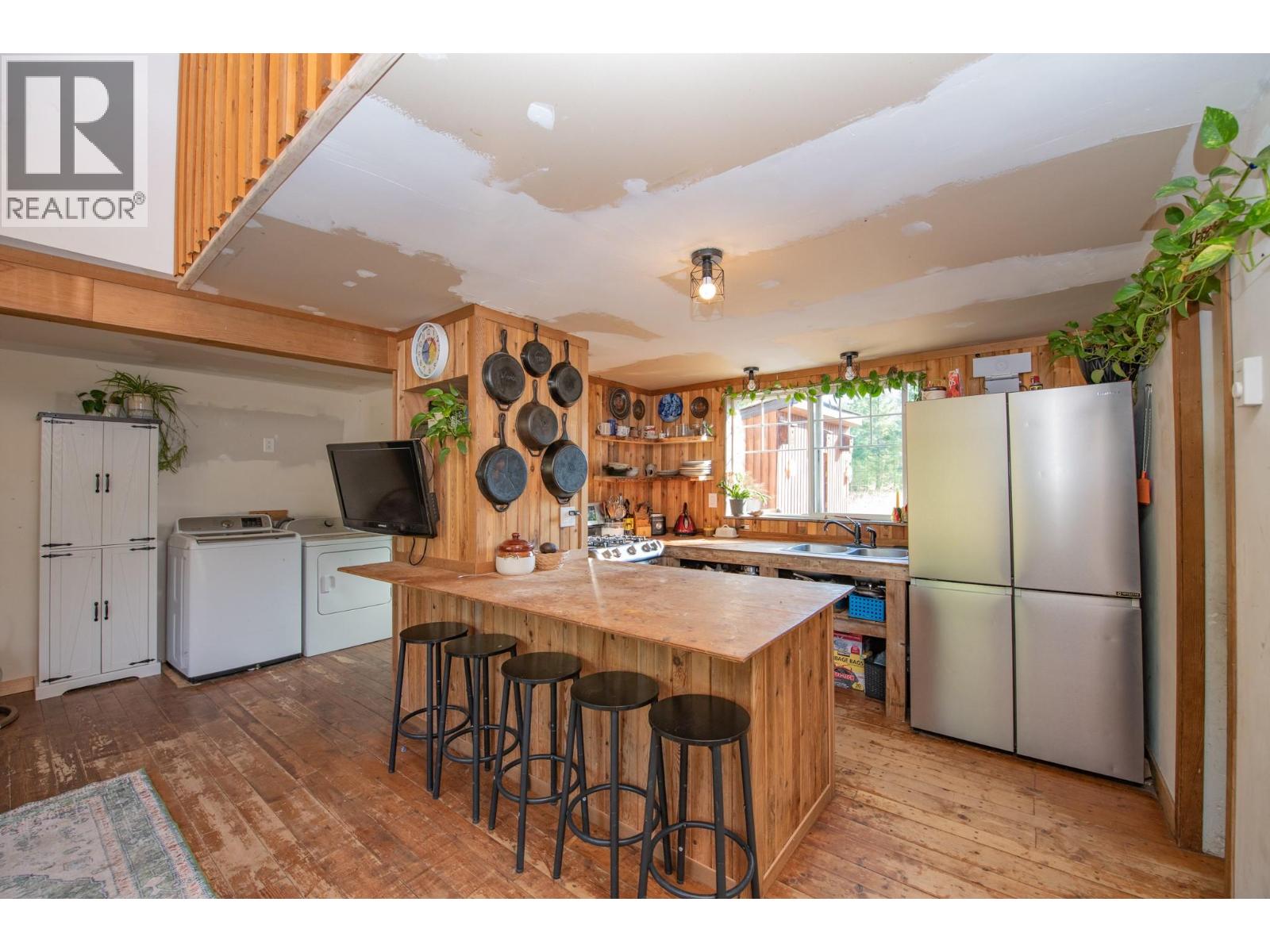 180 Selkirk View Road, Edgewood, British Columbia  V0G 1J0 - Photo 5 - 10398871