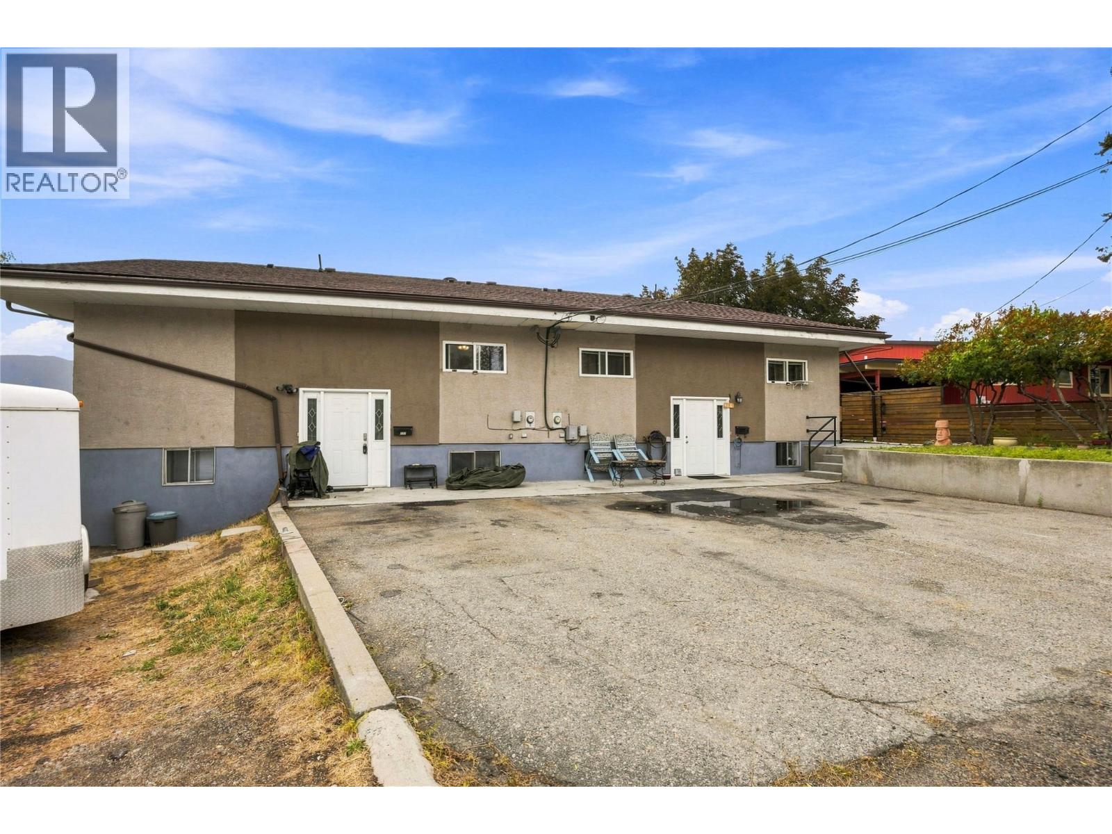 355 & 357 Gwyer Street, Penticton, British Columbia  V2A 1R2 - Photo 2 - 10399671