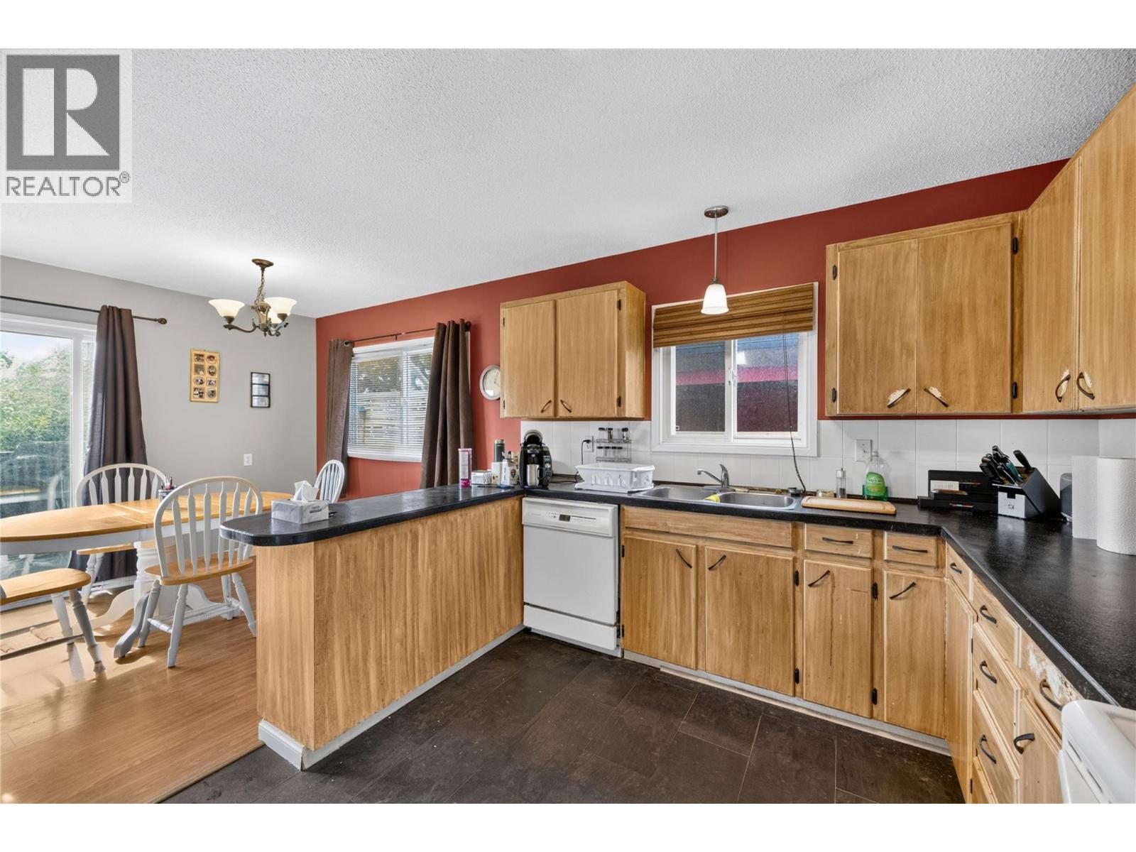 355 & 357 Gwyer Street, Penticton, British Columbia  V2A 1R2 - Photo 7 - 10399671
