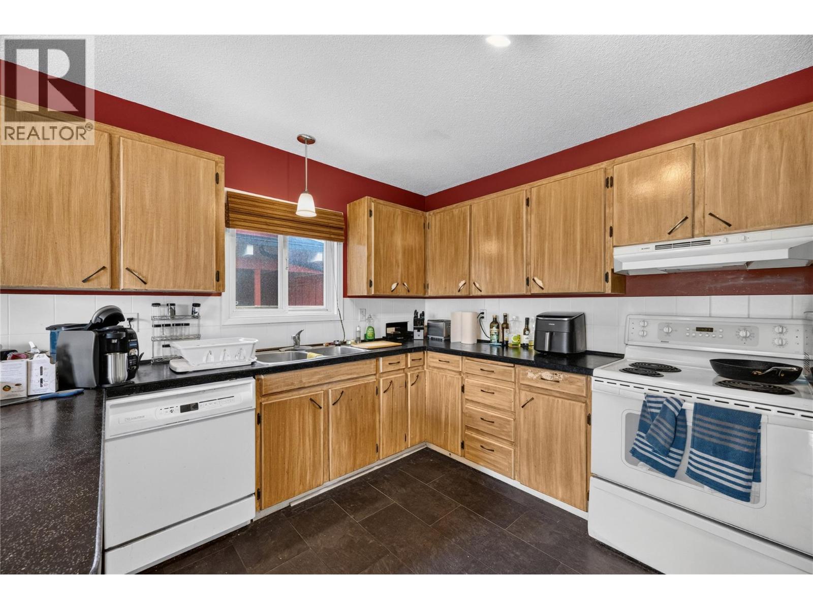 355 & 357 Gwyer Street, Penticton, British Columbia  V2A 1R2 - Photo 8 - 10399671