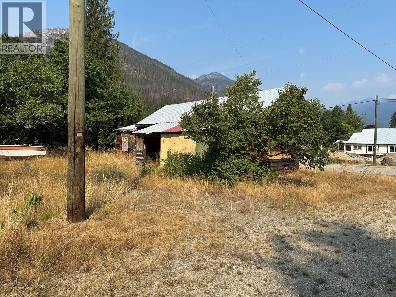 315 Fletcher Avenue, Slocan, British Columbia  V0G 2C0 - Photo 2 - 10399535