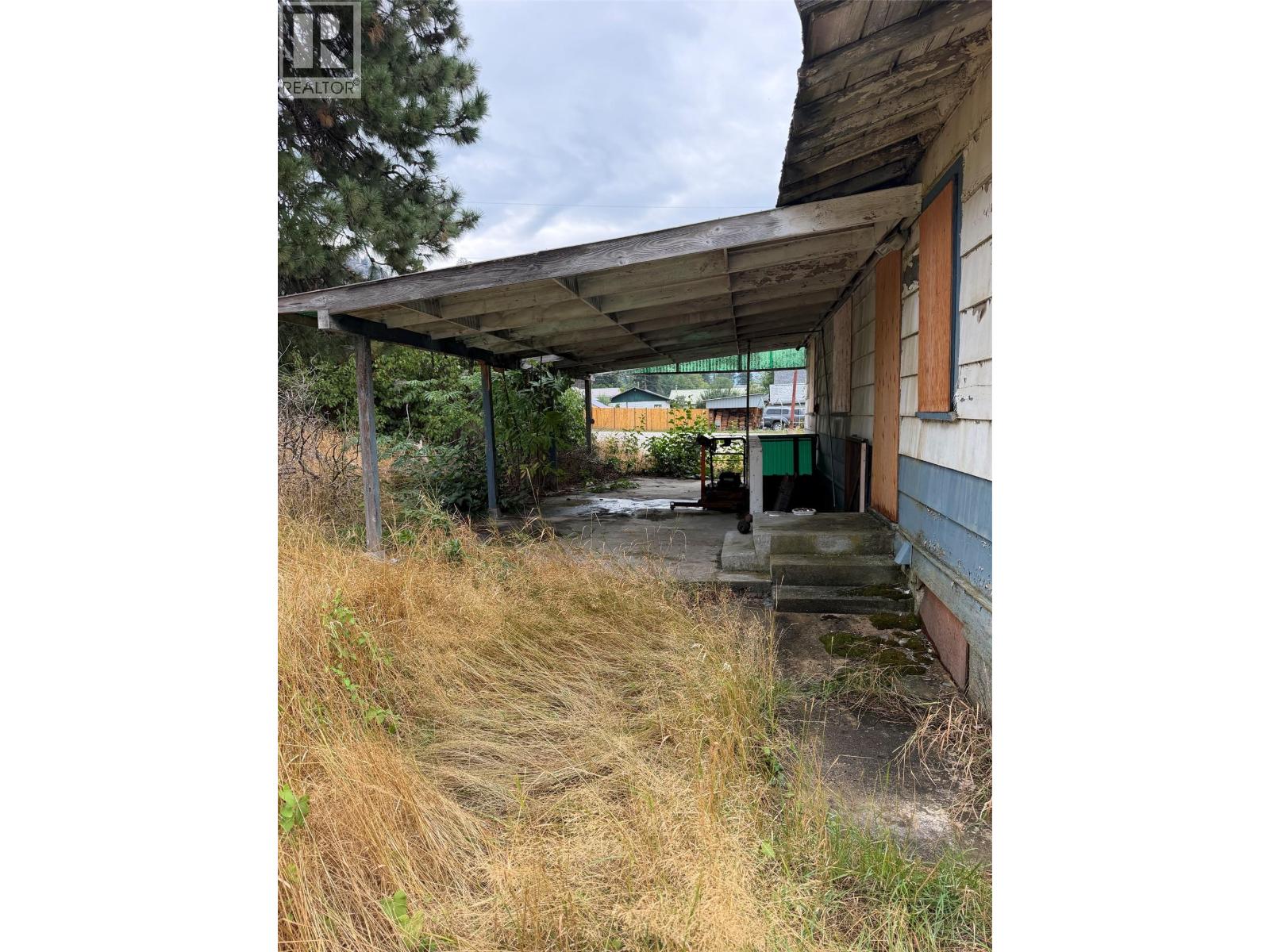 3111 Waldie Avenue, Robson, British Columbia  V1N 4V3 - Photo 5 - 10399713