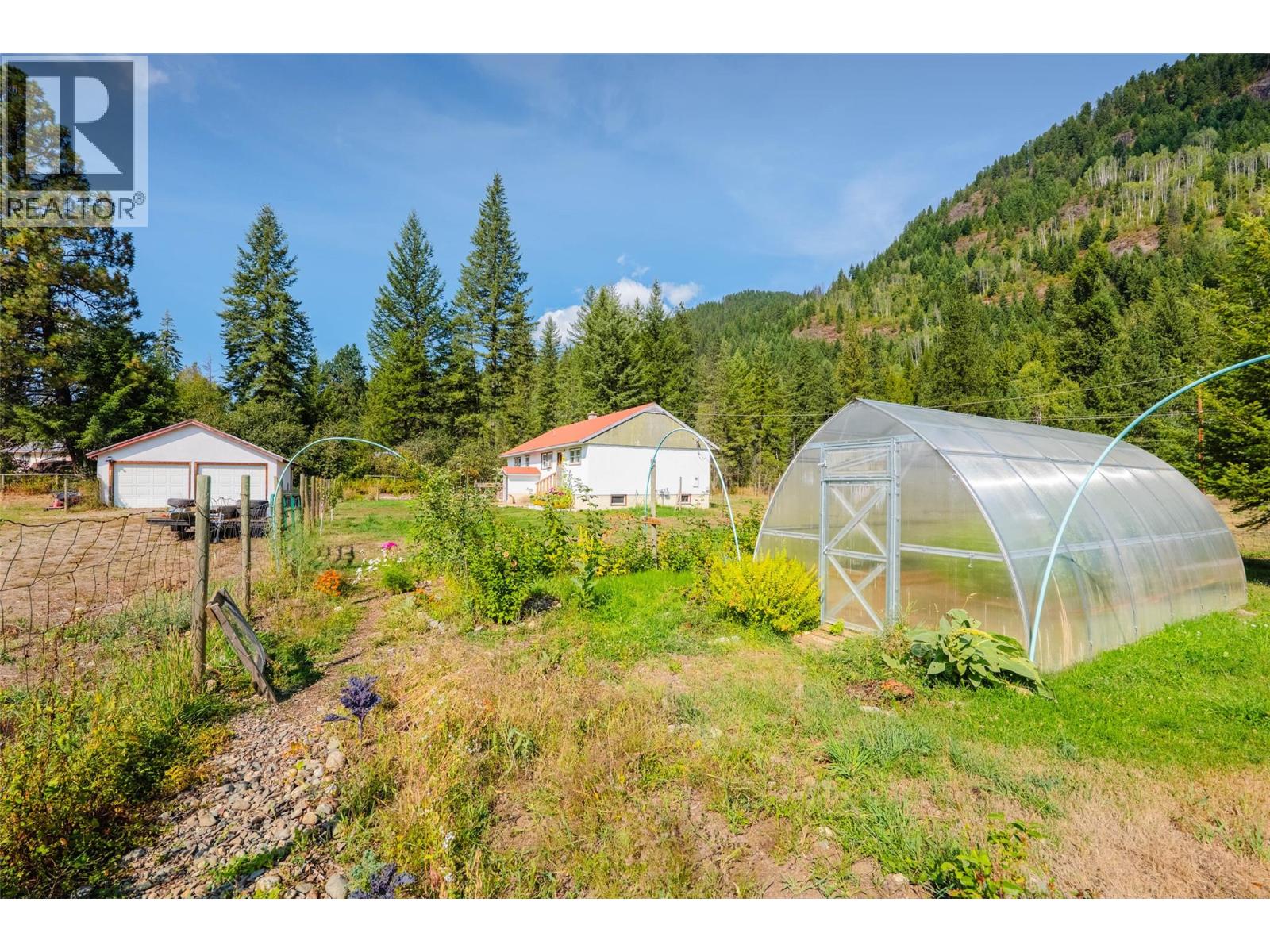 6352 Highway 3 Highway, Salmo, British Columbia  V0G 1Z0 - Photo 1 - 10399408