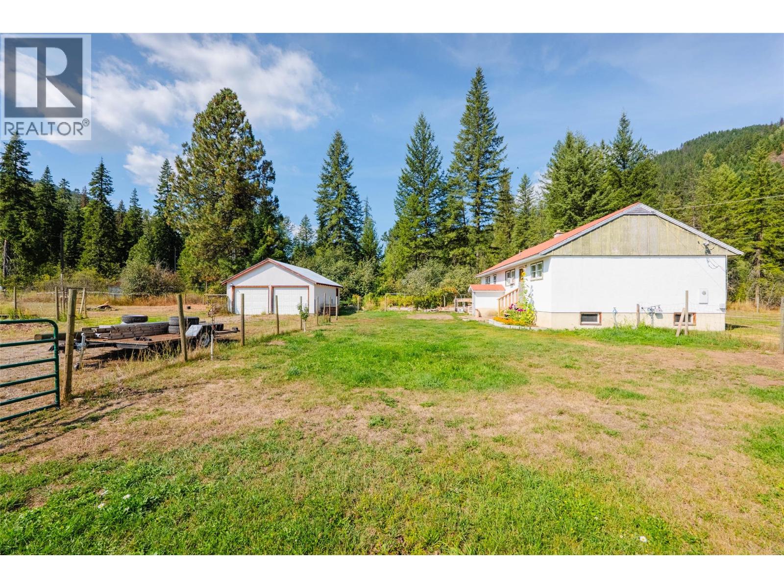 6352 Highway 3 Highway, Salmo, British Columbia  V0G 1Z0 - Photo 15 - 10399408