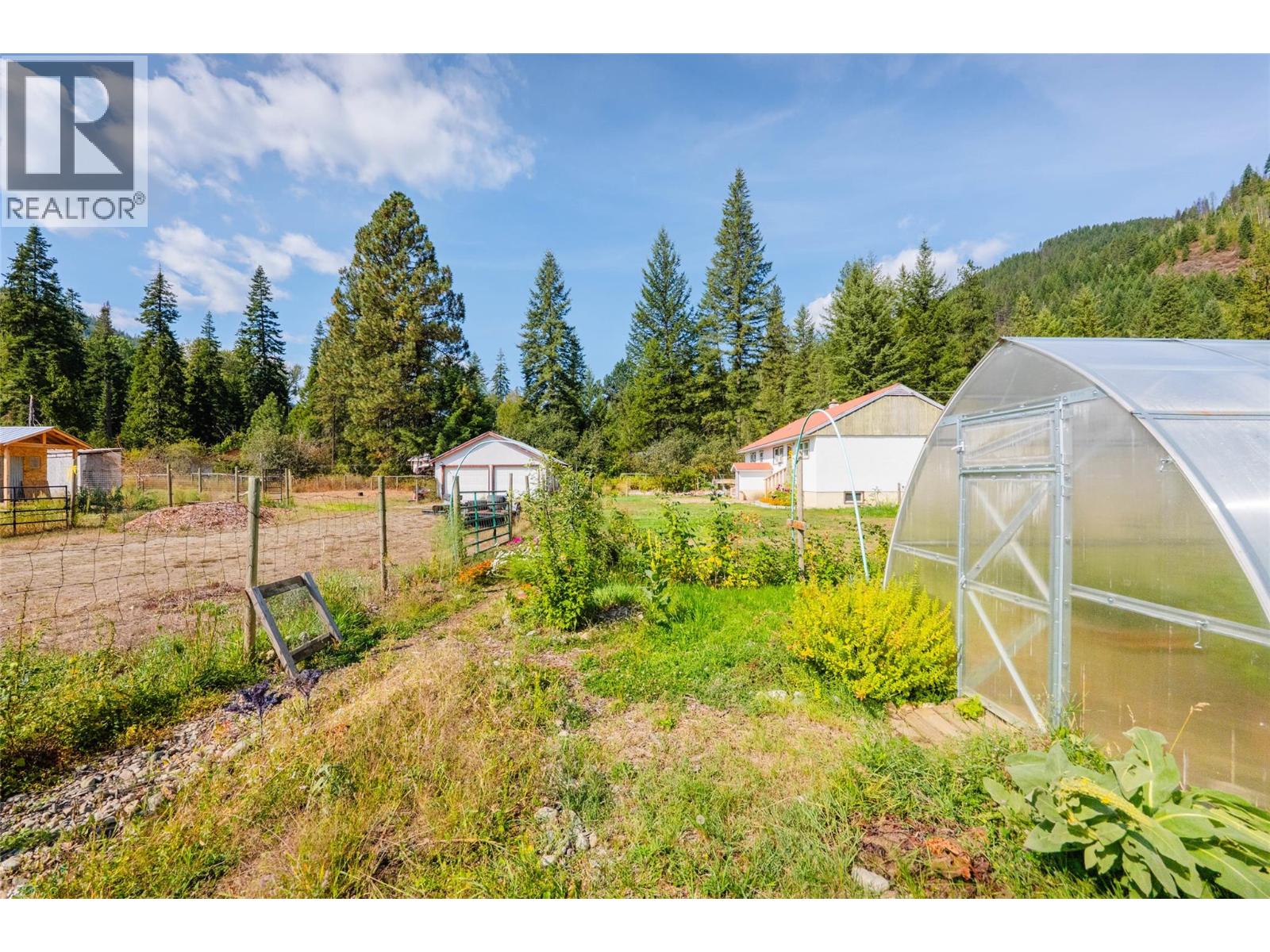 6352 Highway 3 Highway, Salmo, British Columbia  V0G 1Z0 - Photo 16 - 10399408