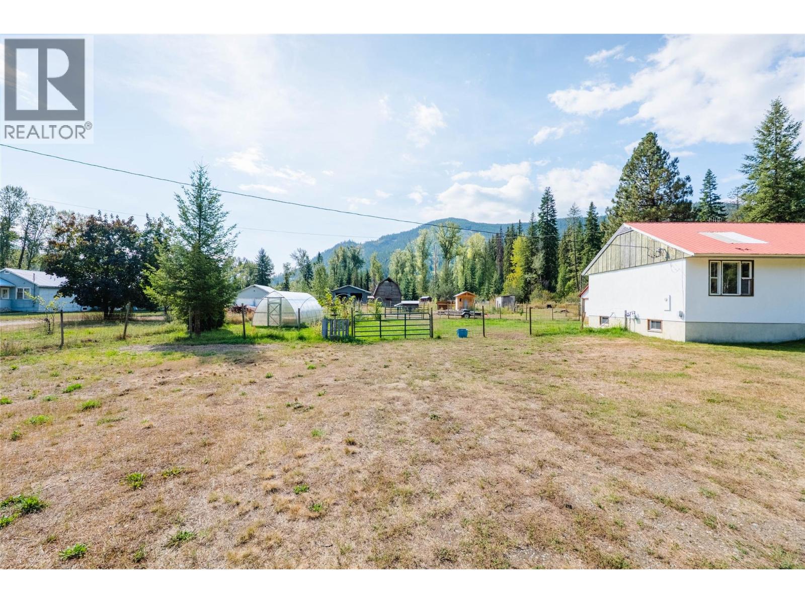 6352 Highway 3 Highway, Salmo, British Columbia  V0G 1Z0 - Photo 17 - 10399408