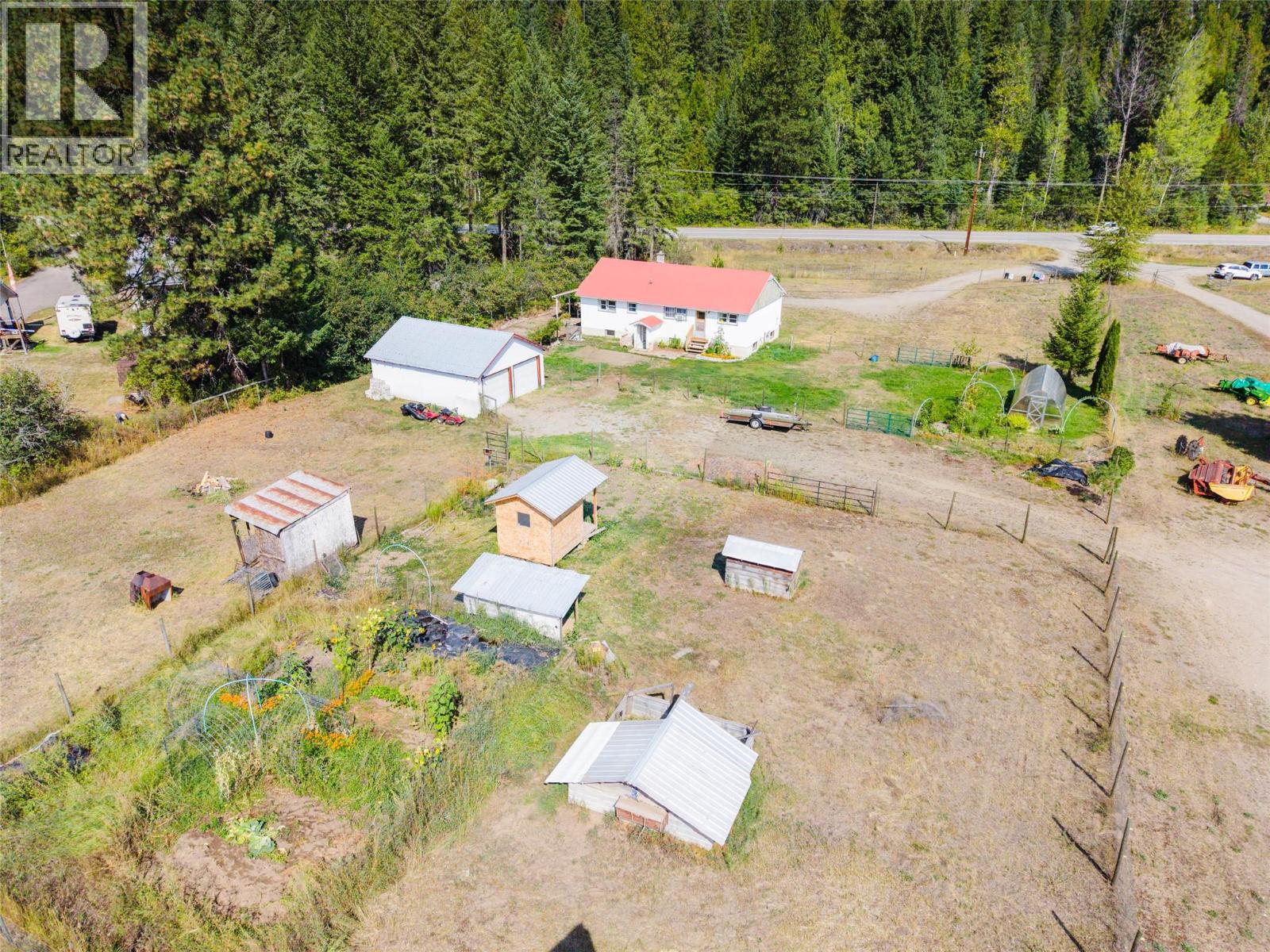 6352 Highway 3 Highway, Salmo, British Columbia  V0G 1Z0 - Photo 2 - 10399408