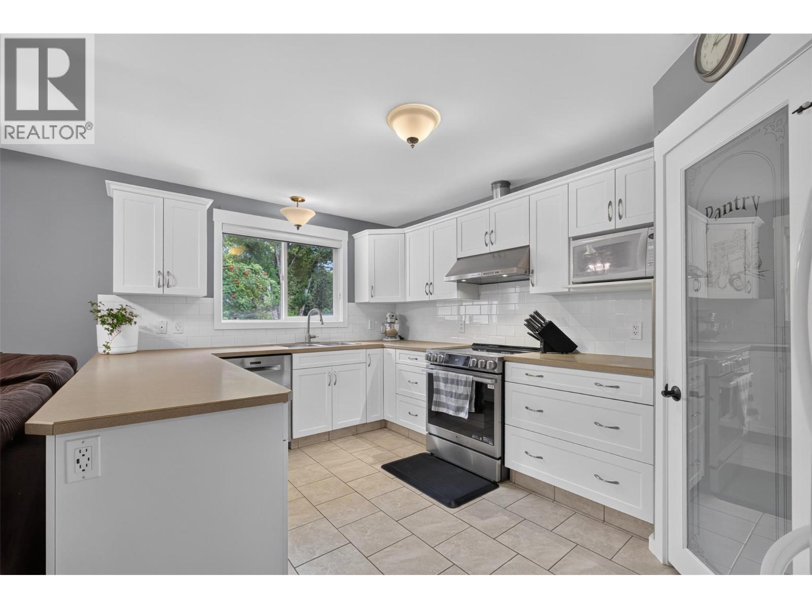1659 Santa Rosa Road, Christina Lake, British Columbia  V0H 1E3 - Photo 2 - 10398775