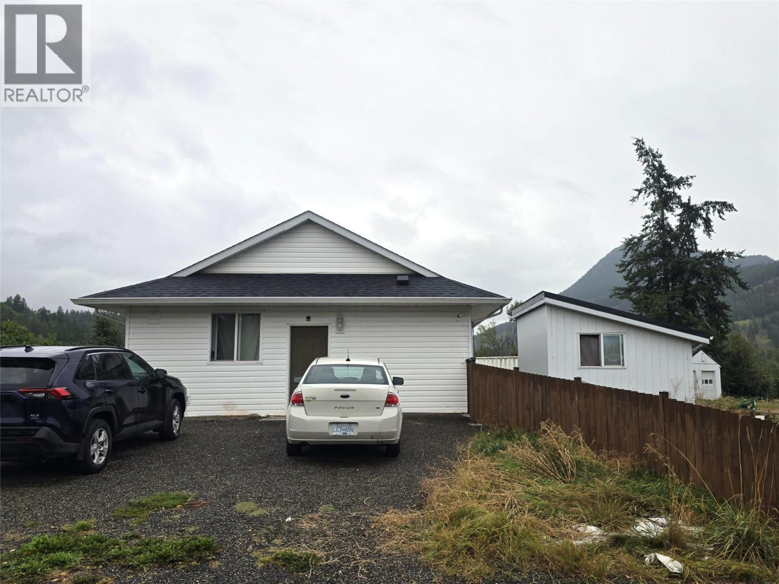 197 24 Highway, Little Fort, British Columbia  V0E 2C0 - Photo 2 - 10399831