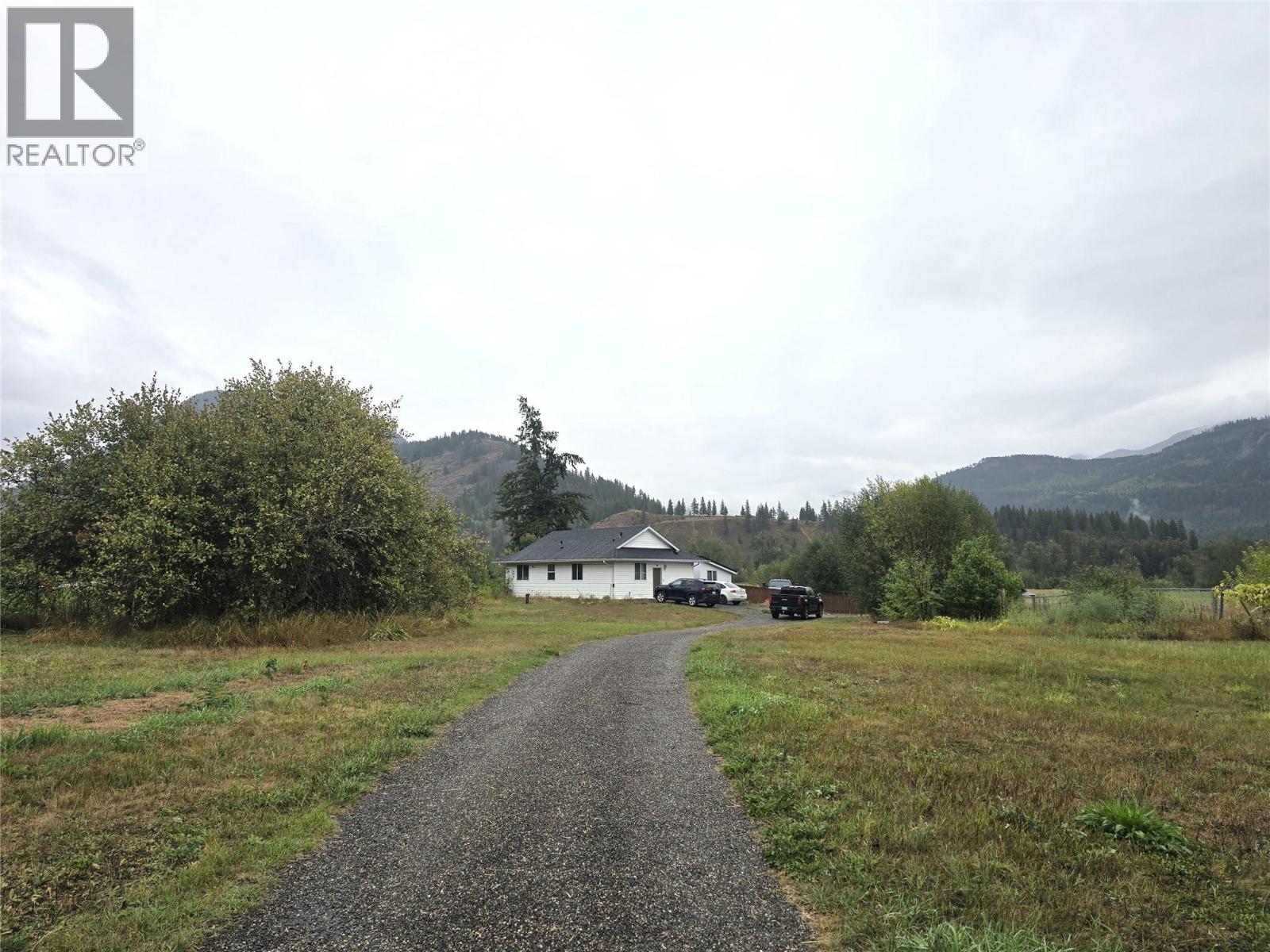 197 24 Highway, Little Fort, British Columbia  V0E 2C0 - Photo 31 - 10399831