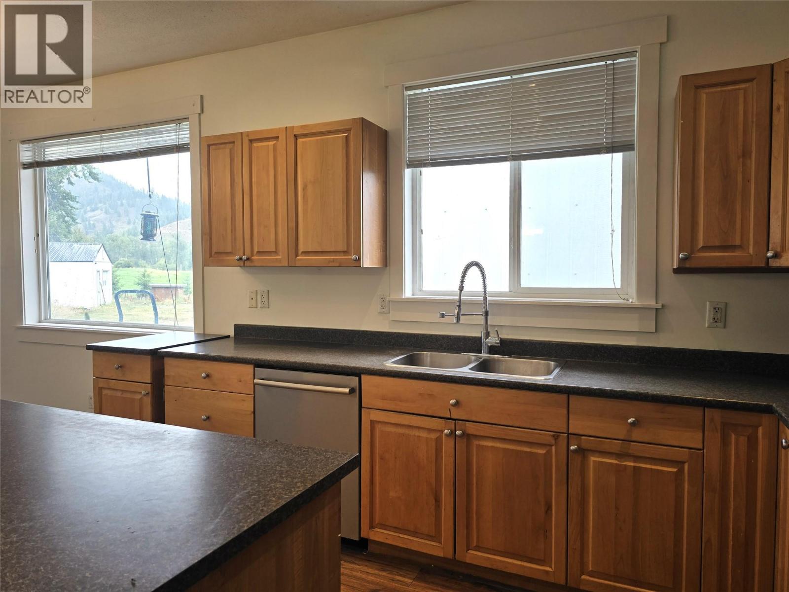 197 24 Highway, Little Fort, British Columbia  V0E 2C0 - Photo 6 - 10399831