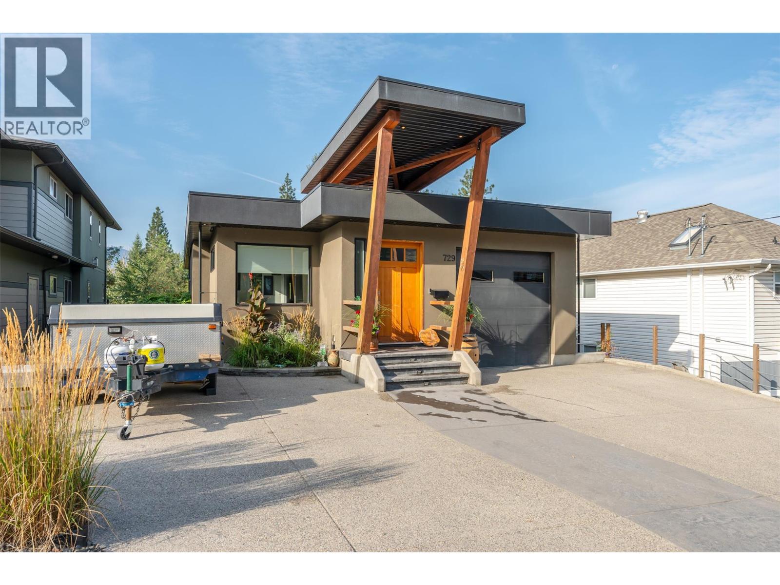 729 Creekside Road, Penticton, British Columbia  V2A 2C5 - Photo 1 - 10399816