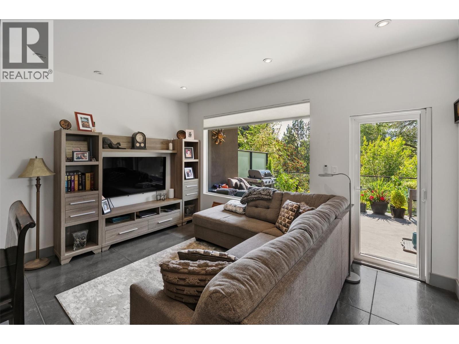 729 Creekside Road, Penticton, British Columbia  V2A 2C5 - Photo 3 - 10399816