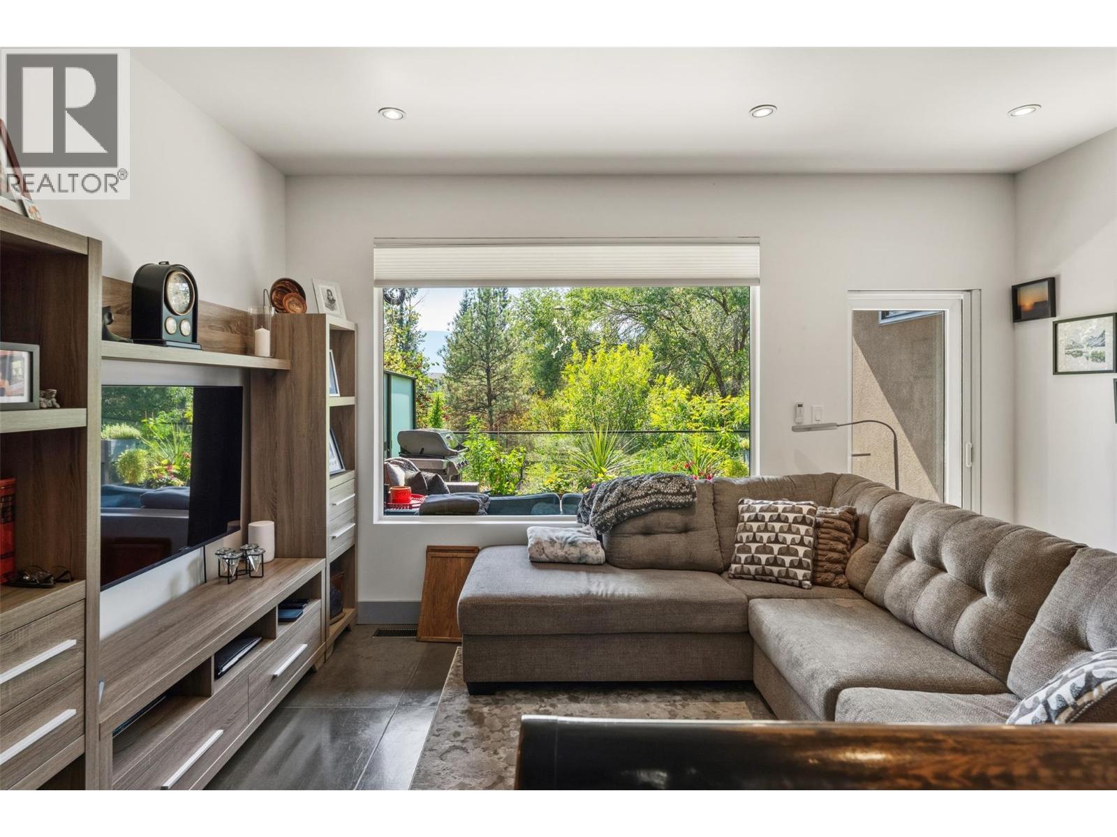 729 Creekside Road, Penticton, British Columbia  V2A 2C5 - Photo 5 - 10399816