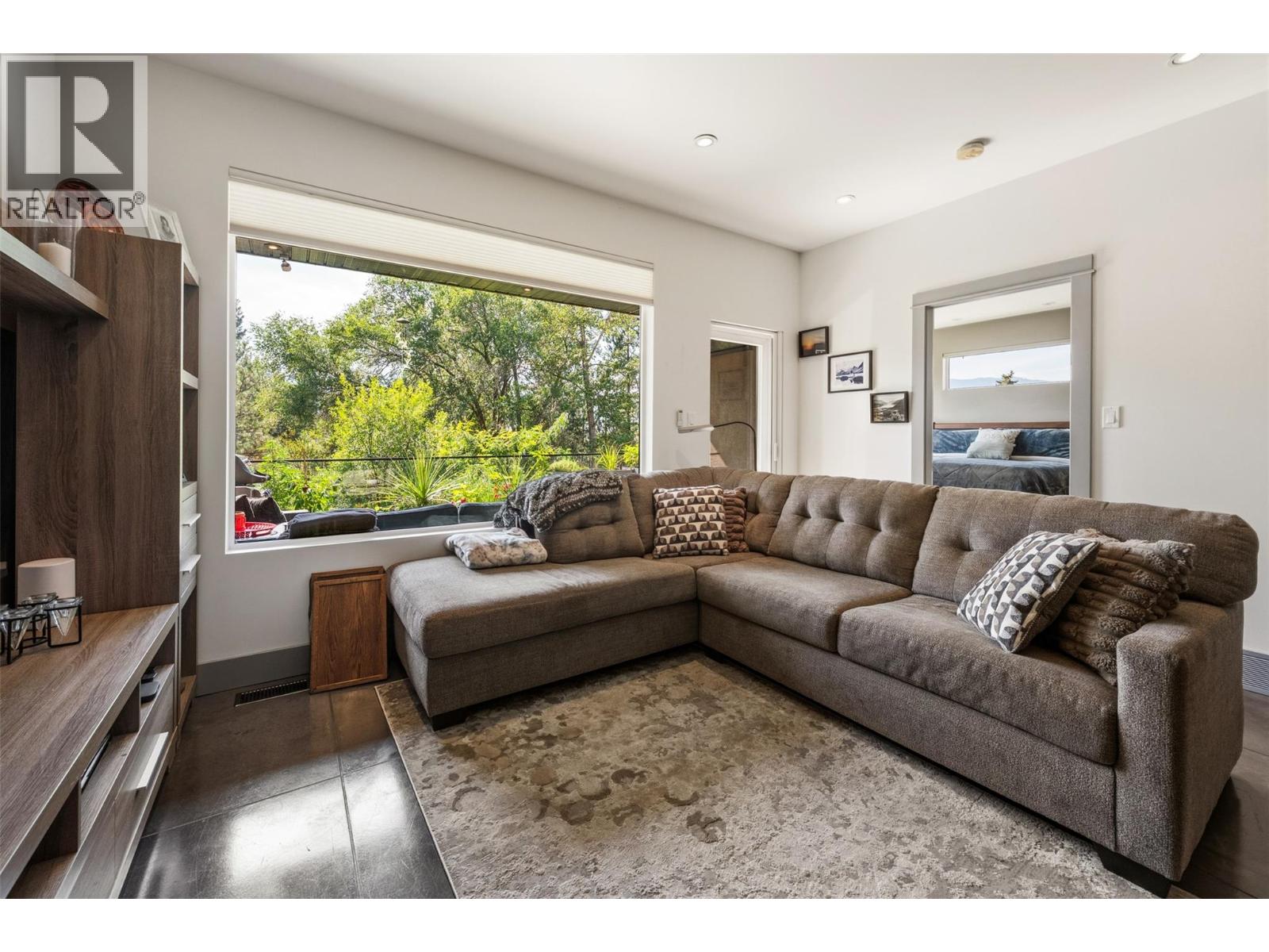729 Creekside Road, Penticton, British Columbia  V2A 2C5 - Photo 6 - 10399816