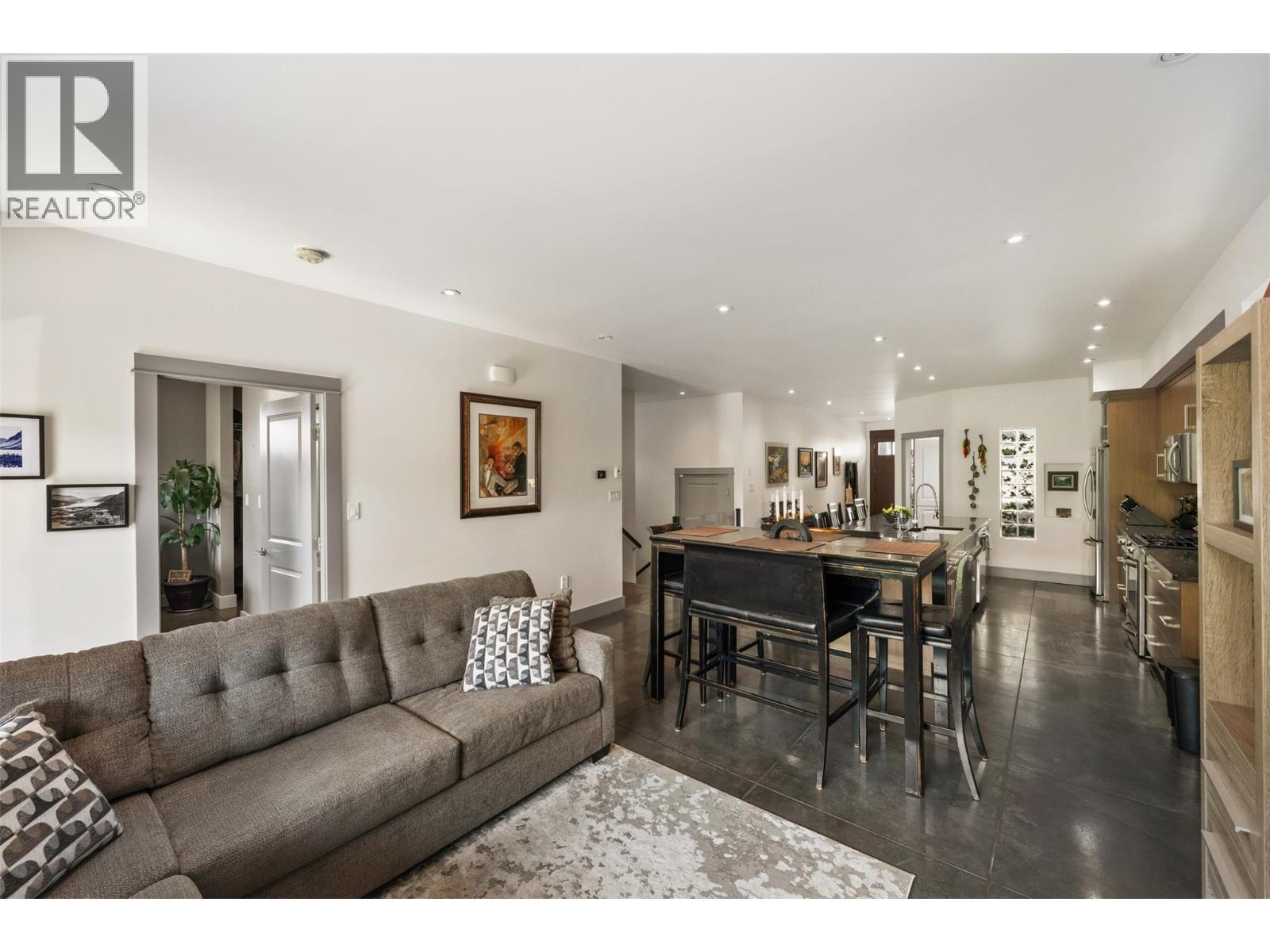 729 Creekside Road, Penticton, British Columbia  V2A 2C5 - Photo 7 - 10399816