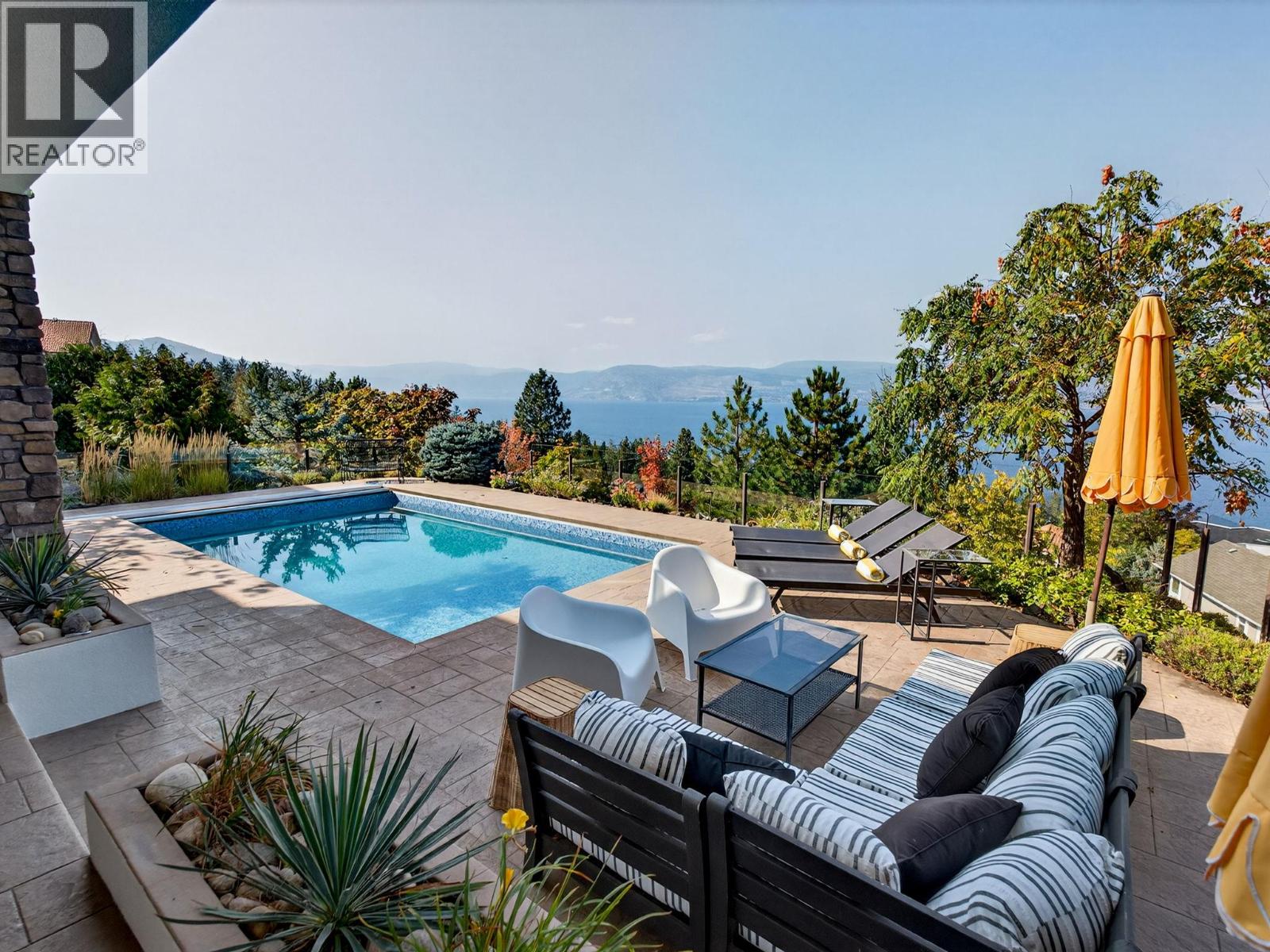 390 Okaview Road, Kelowna, British Columbia  V1W 4K3 - Photo 1 - 10399791