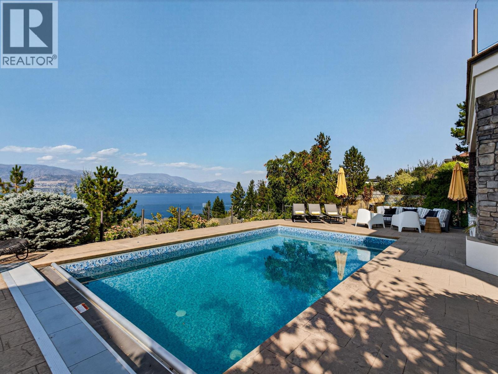 390 Okaview Road, Kelowna, British Columbia  V1W 4K3 - Photo 2 - 10399791