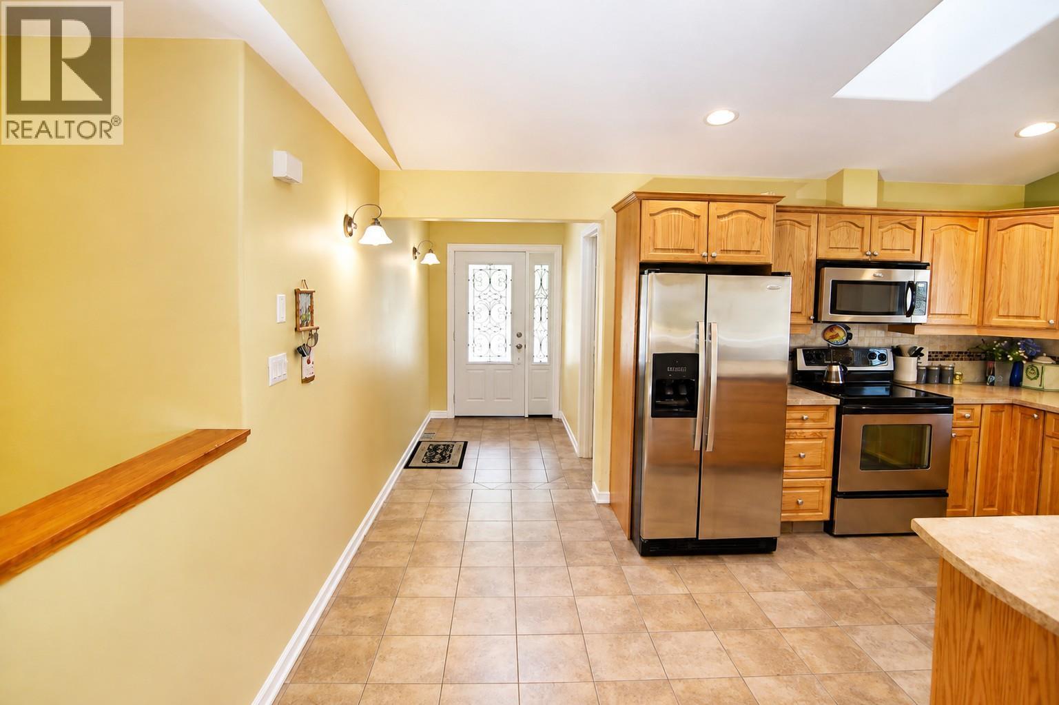 8128 Birchwood Drive, Trail, British Columbia  V1R 4Y3 - Photo 4 - 10399690