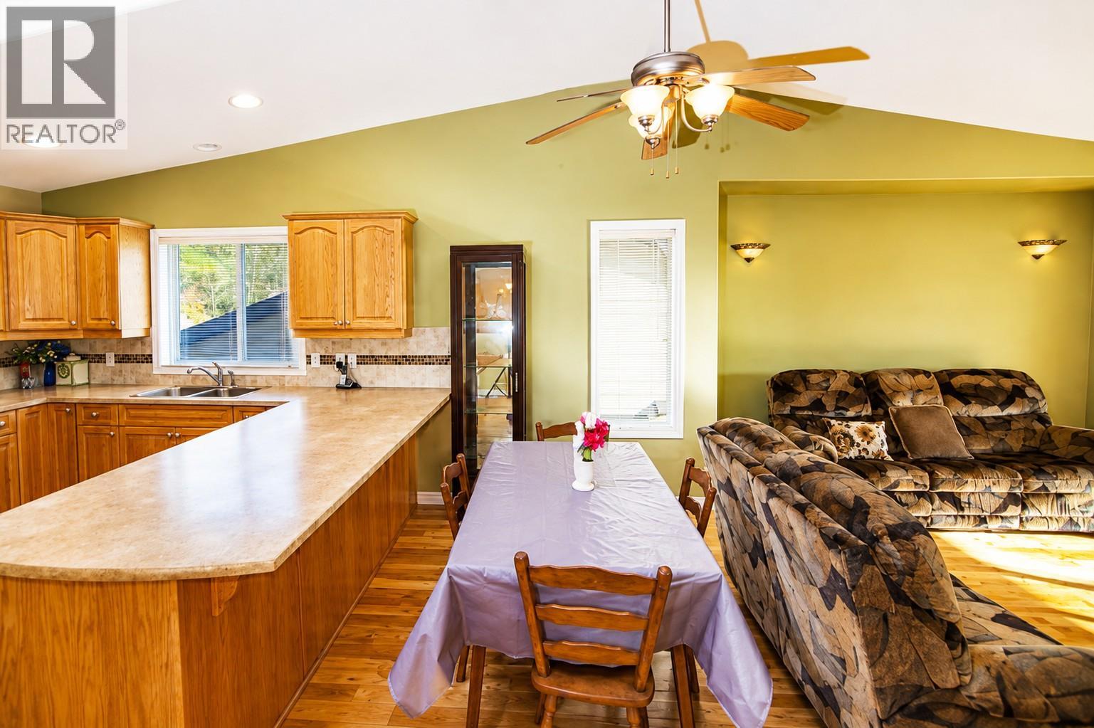 8128 Birchwood Drive, Trail, British Columbia  V1R 4Y3 - Photo 6 - 10399690