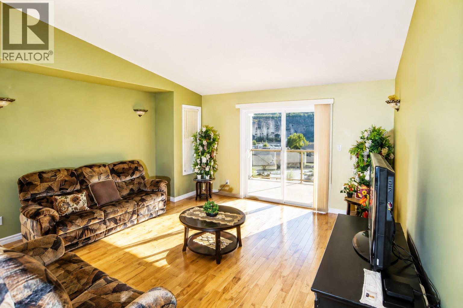 8128 Birchwood Drive, Trail, British Columbia  V1R 4Y3 - Photo 7 - 10399690