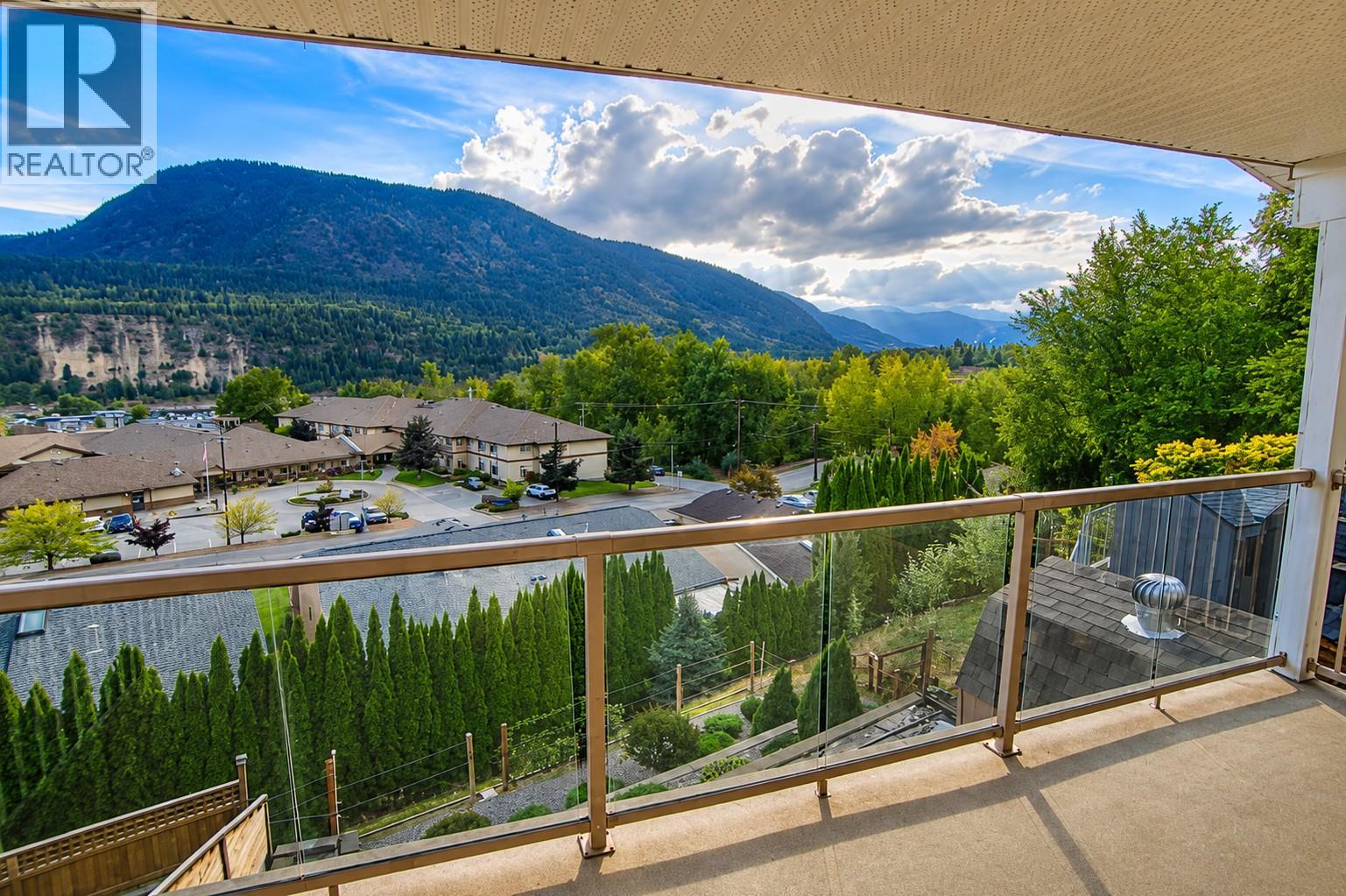 8128 Birchwood Drive, Trail, British Columbia  V1R 4Y3 - Photo 9 - 10399690
