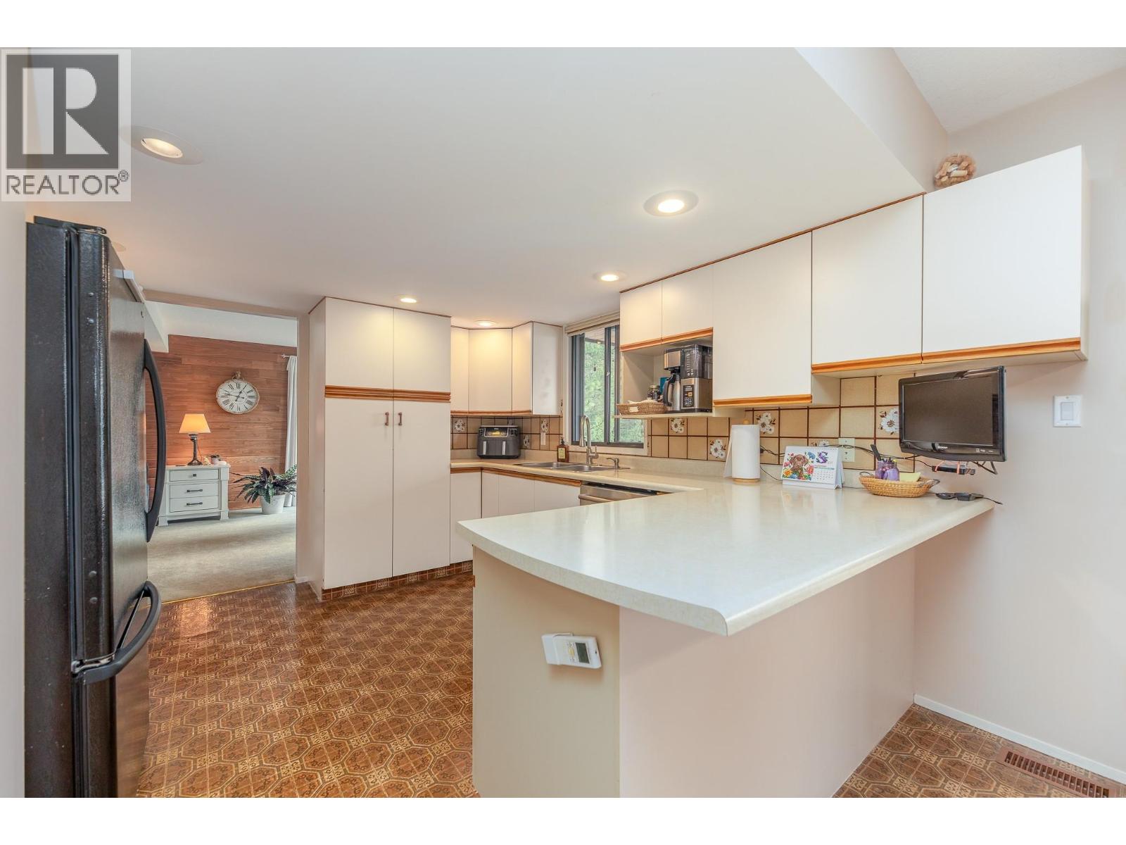 201 Sunnybrook Drive, Okanagan Falls, British Columbia  V0H 1R0 - Photo 13 - 10399020