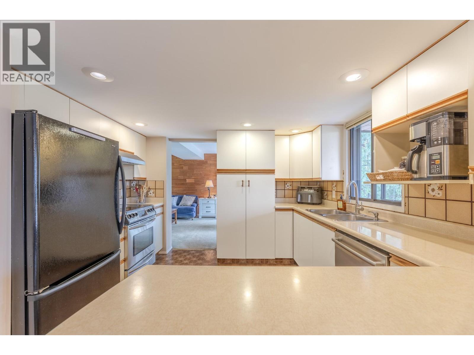 201 Sunnybrook Drive, Okanagan Falls, British Columbia  V0H 1R0 - Photo 15 - 10399020