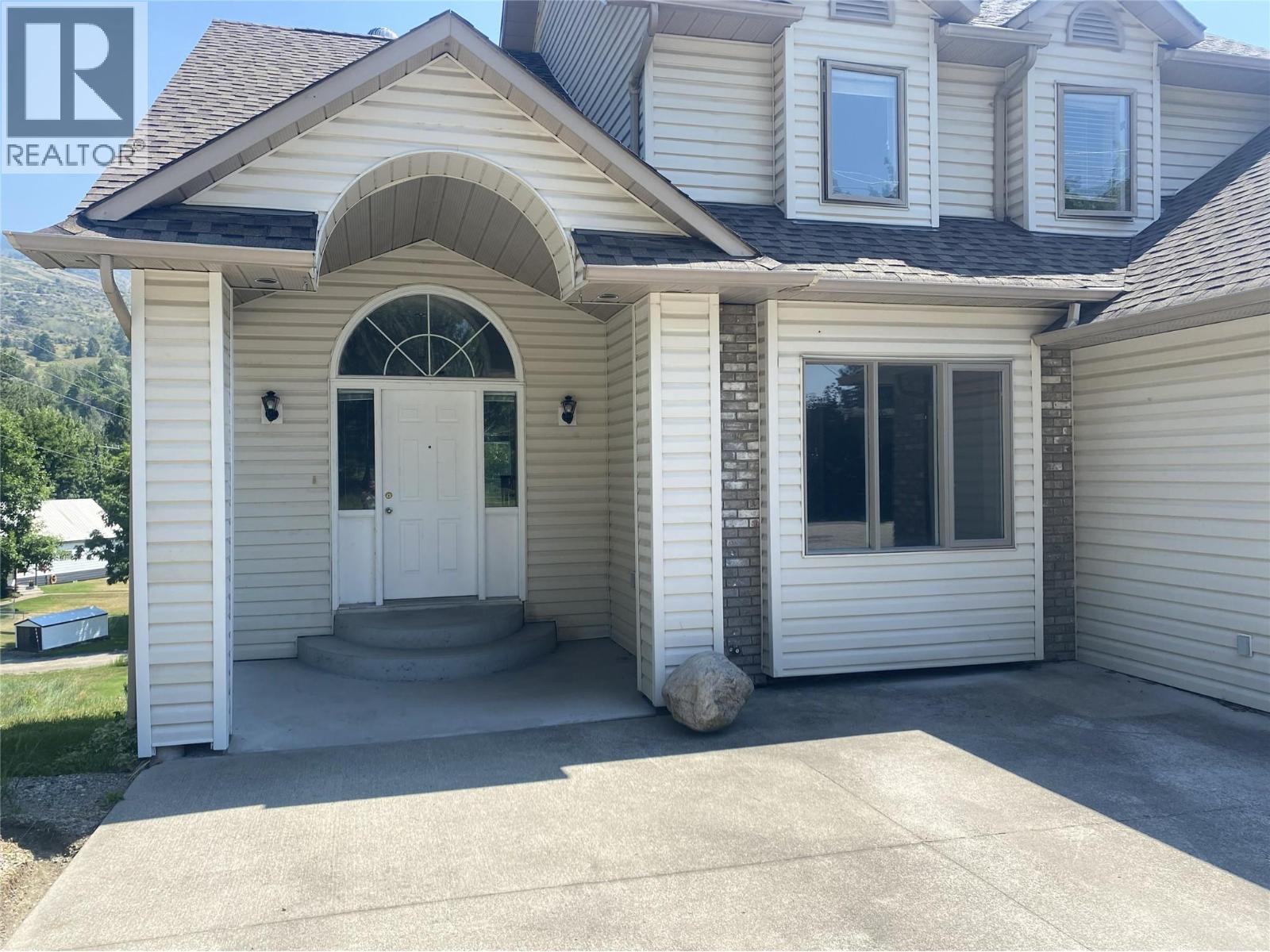 7594 2nd Street, Grand Forks, British Columbia  V0H 1H0 - Photo 2 - 10395359