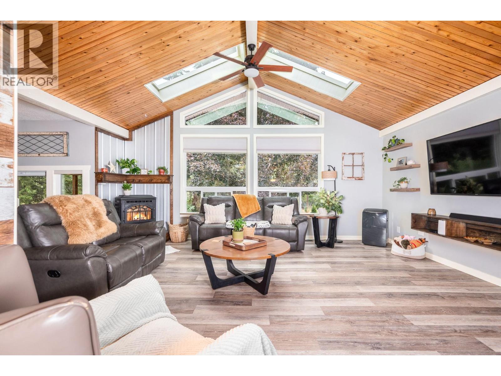 4446 Cedar Hill Road, Falkland, British Columbia  V0E 1W1 - Photo 10 - 10399387
