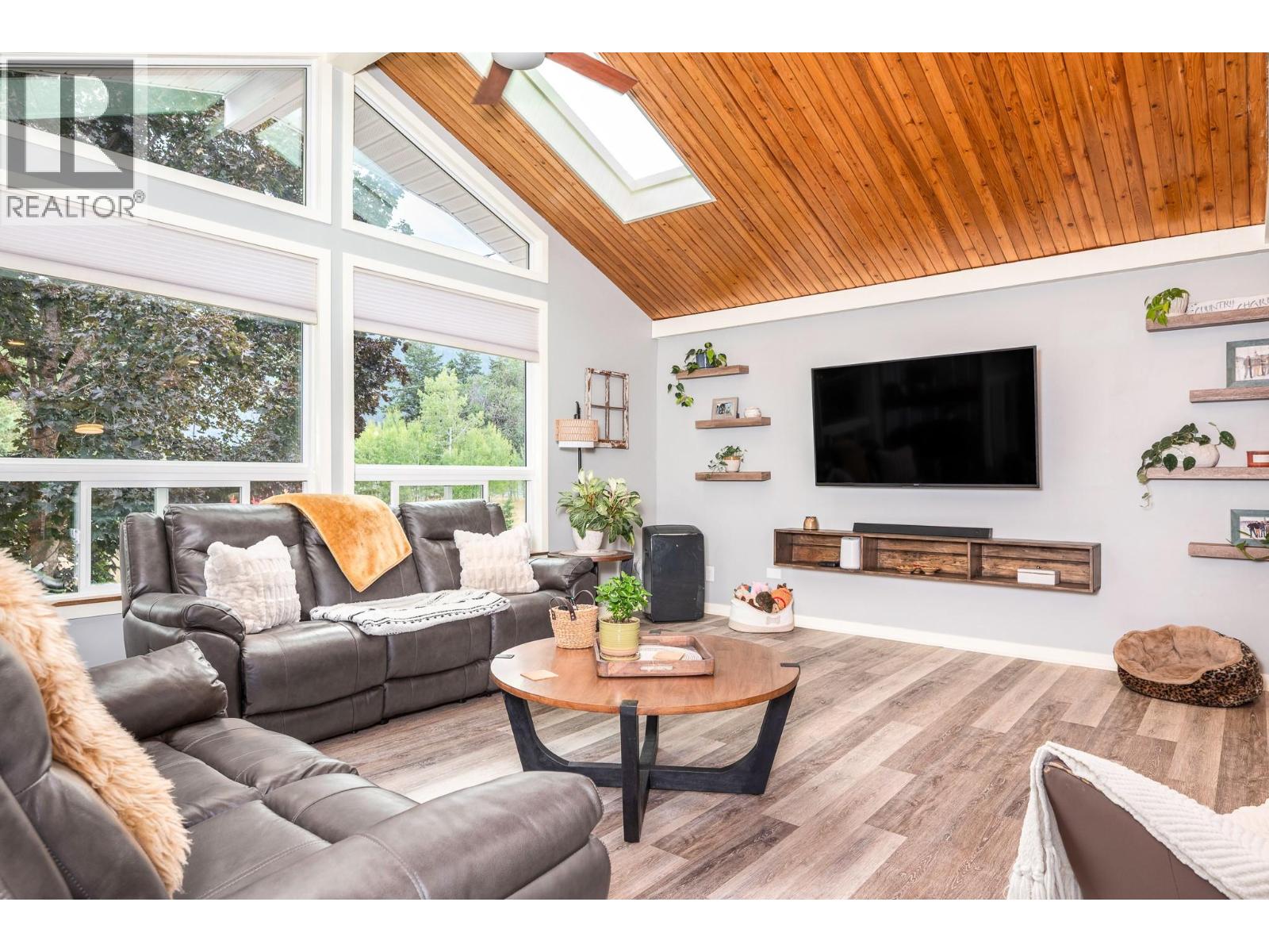 4446 Cedar Hill Road, Falkland, British Columbia  V0E 1W1 - Photo 11 - 10399387