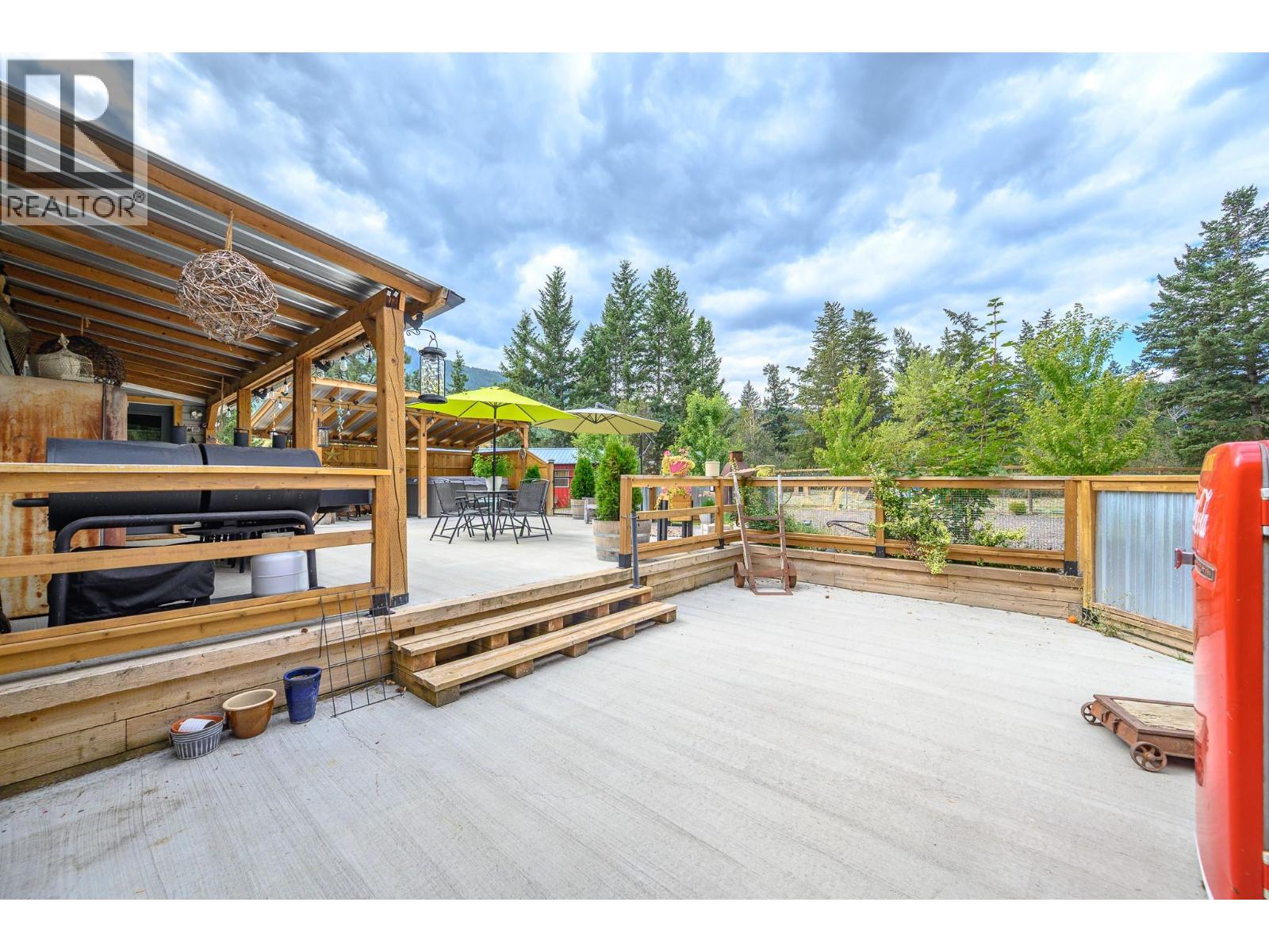 4446 Cedar Hill Road, Falkland, British Columbia  V0E 1W1 - Photo 3 - 10399387
