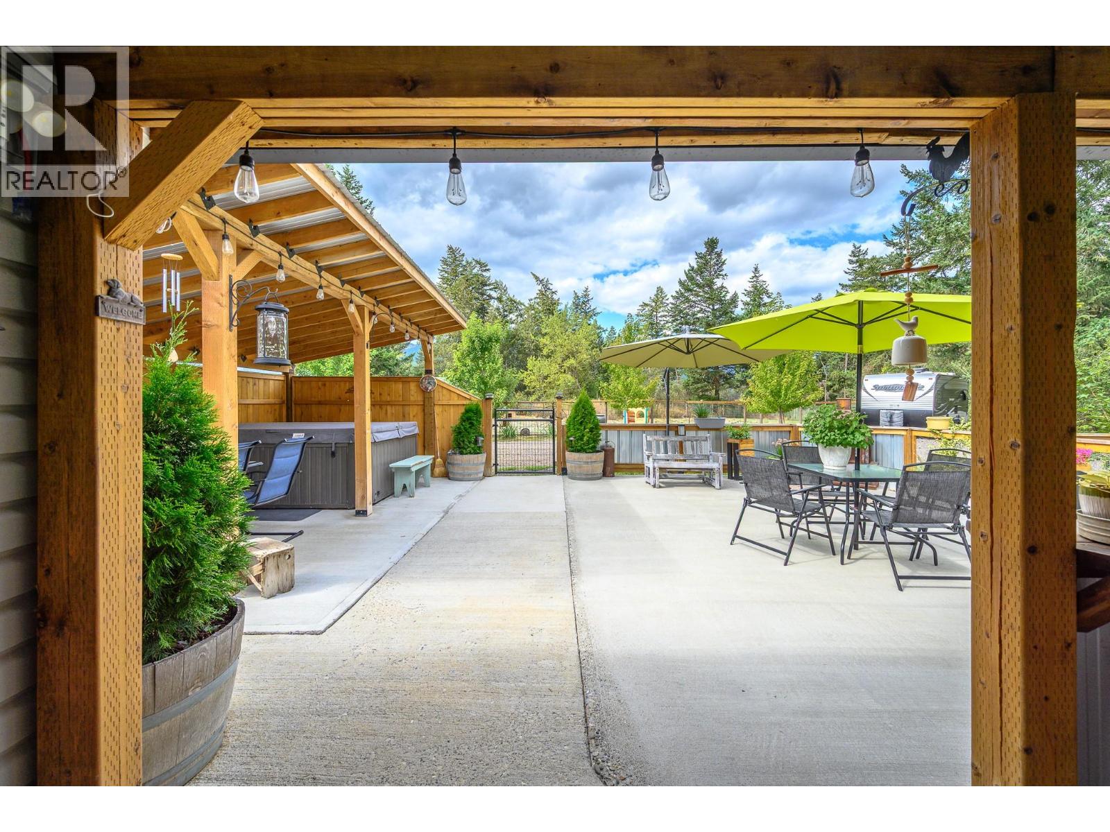 4446 Cedar Hill Road, Falkland, British Columbia  V0E 1W1 - Photo 4 - 10399387