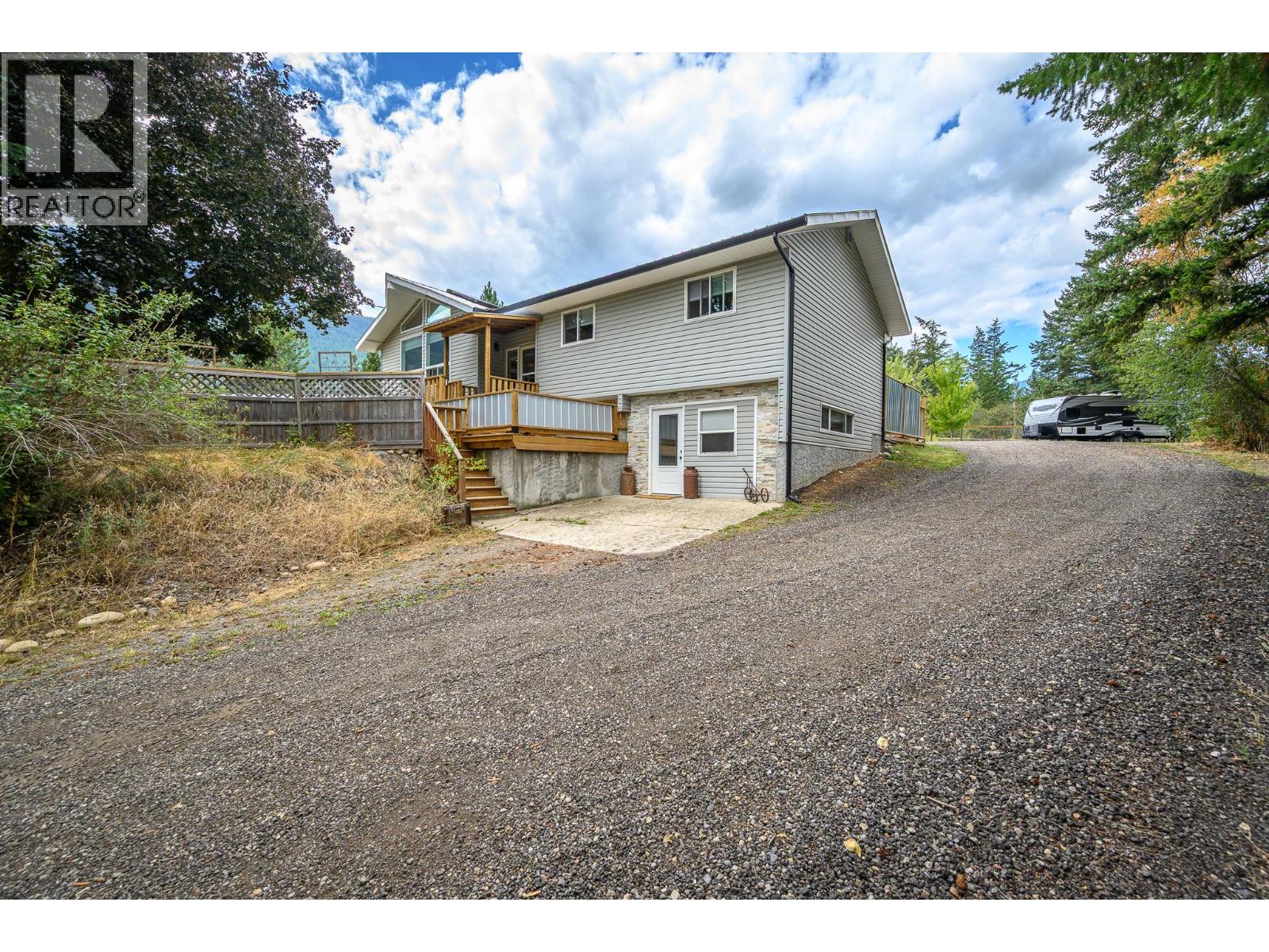 4446 Cedar Hill Road, Falkland, British Columbia  V0E 1W1 - Photo 5 - 10399387