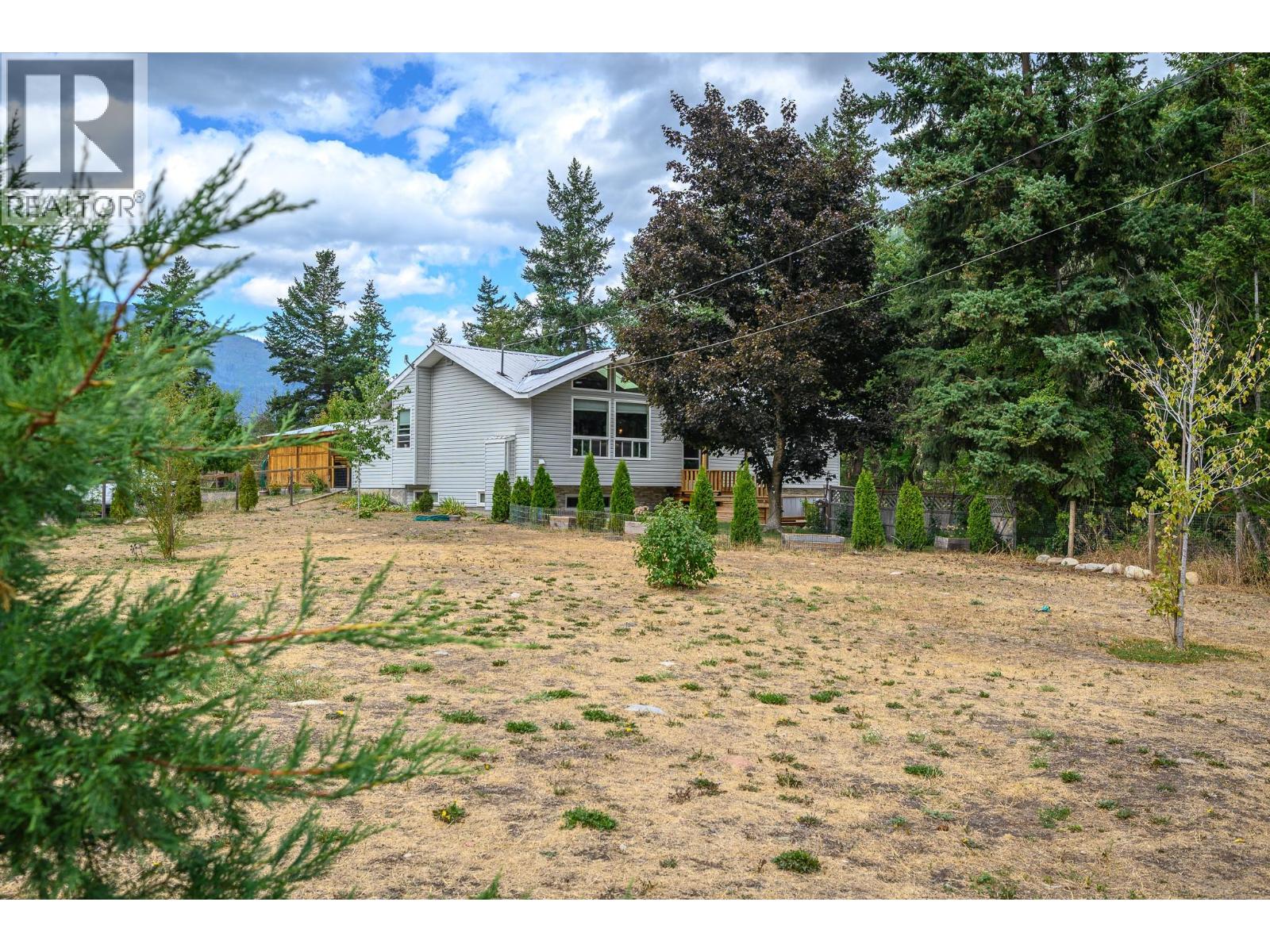 4446 Cedar Hill Road, Falkland, British Columbia  V0E 1W1 - Photo 6 - 10399387