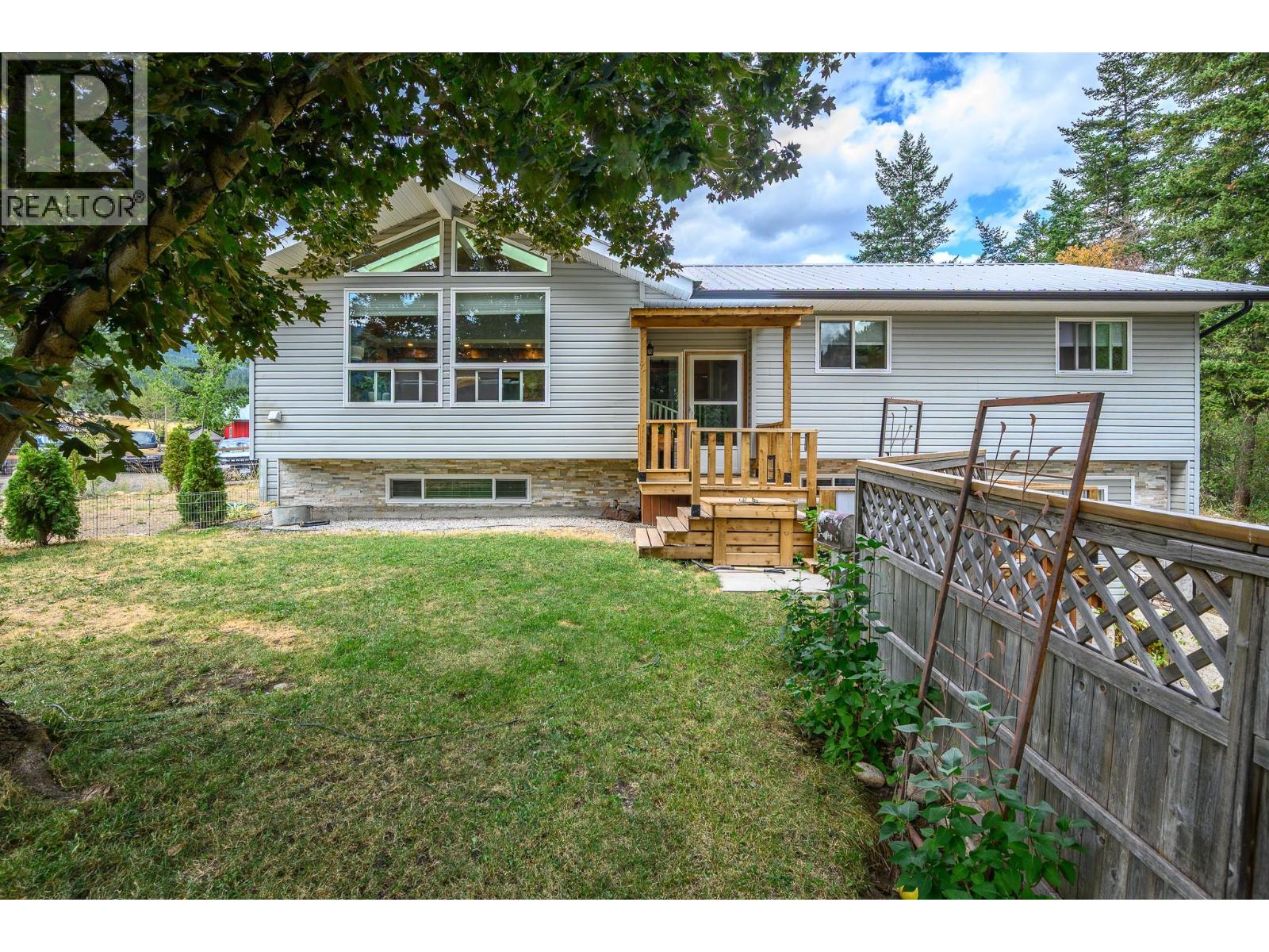 4446 Cedar Hill Road, Falkland, British Columbia  V0E 1W1 - Photo 7 - 10399387