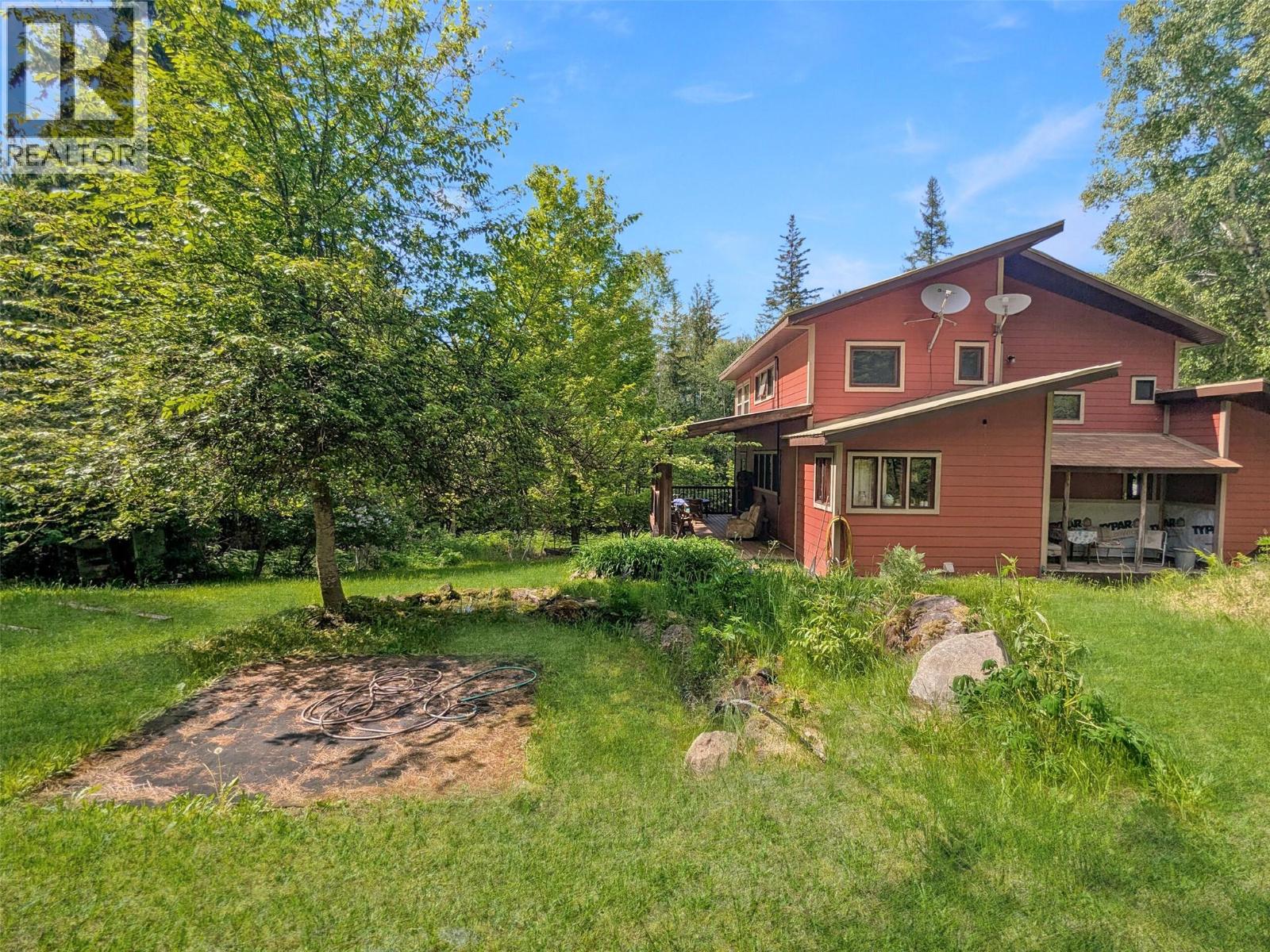8802 Martens Road, Slocan, British Columbia  V0G 2C0 - Photo 1 - 10399861