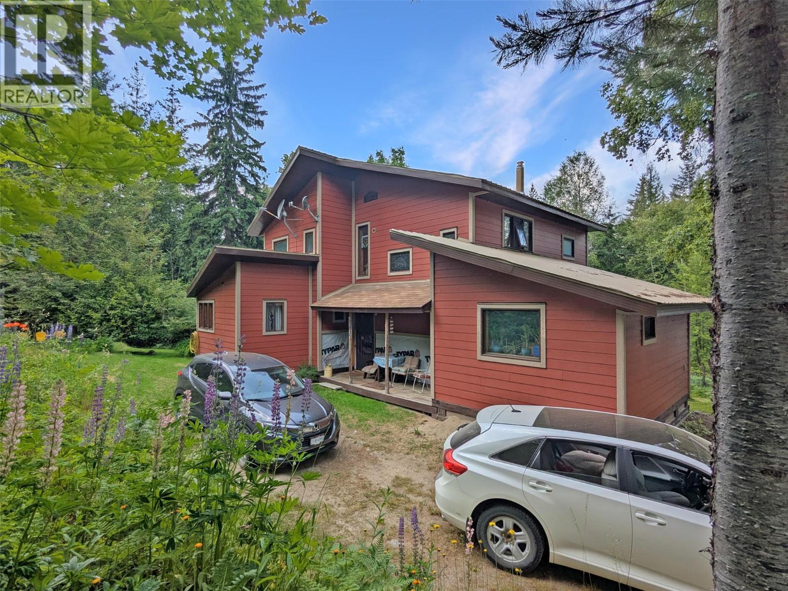 8802 Martens Road, Slocan, British Columbia  V0G 2C0 - Photo 13 - 10399861