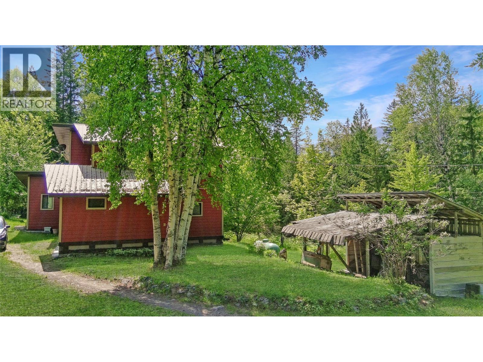 8802 Martens Road, Slocan, British Columbia  V0G 2C0 - Photo 4 - 10399861