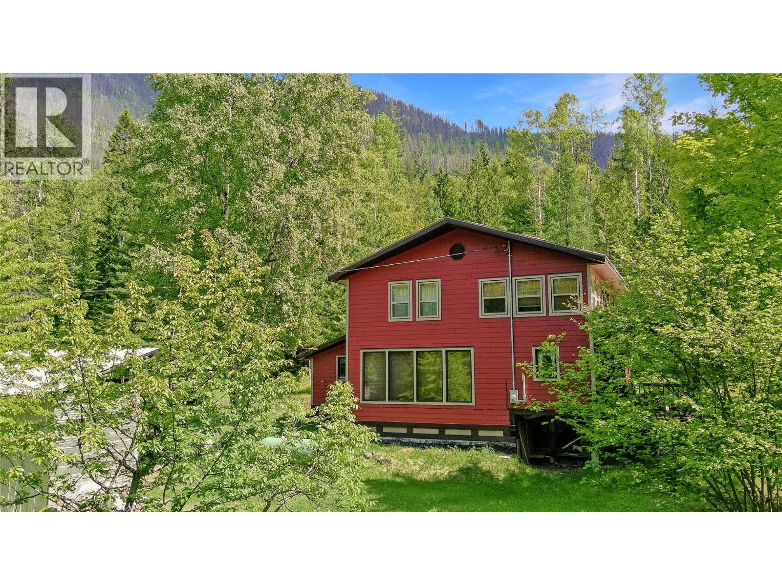 8802 Martens Road, Slocan, British Columbia  V0G 2C0 - Photo 7 - 10399861
