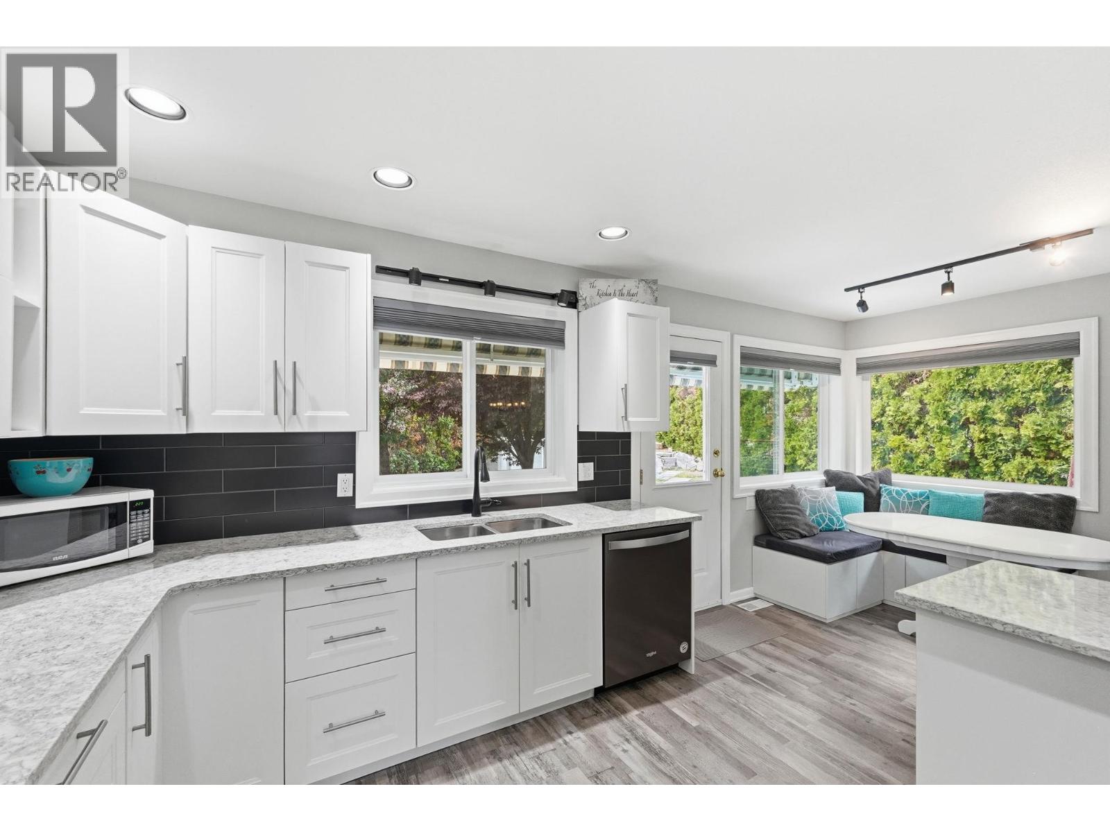 5978 Ness Court, Oliver, British Columbia  V0H 1T0 - Photo 3 - 10399800